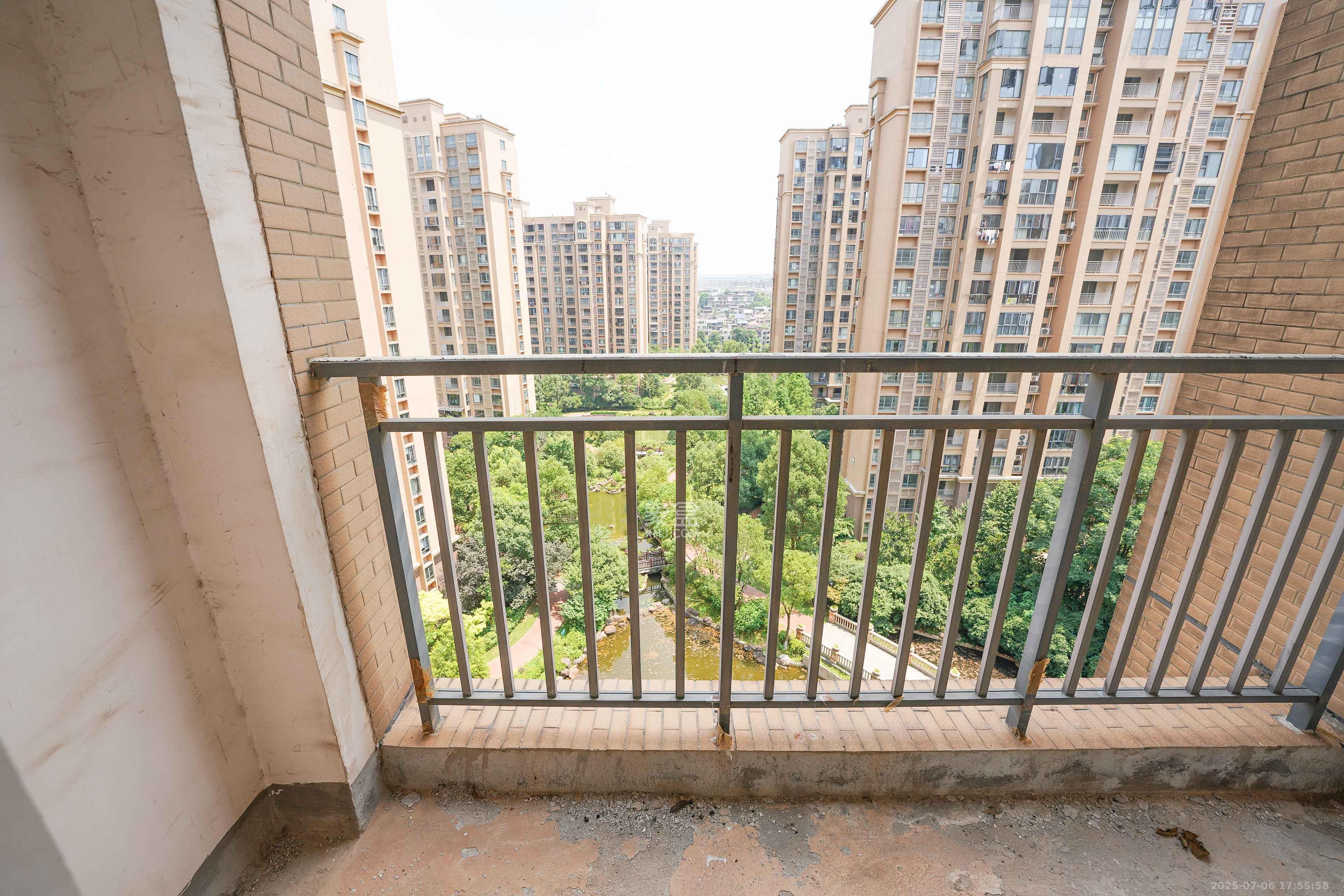 和美星城  4室2厅1卫    105.0万 和美星城  4室2厅1卫    105.0万阳台