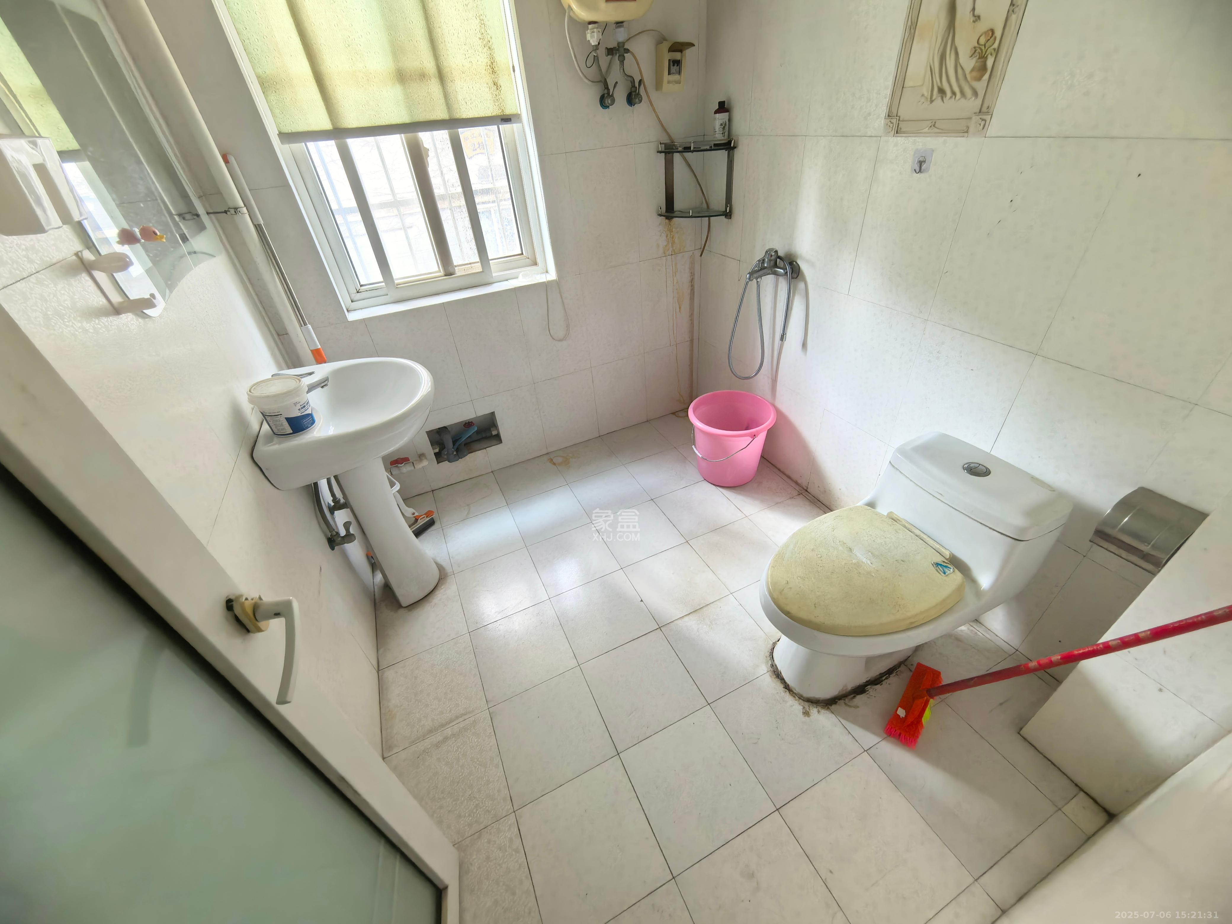 丽江翠园 3室2厅2卫 1600.0元/月 丽江翠园 3室2厅2卫 1600.0元/月室内图