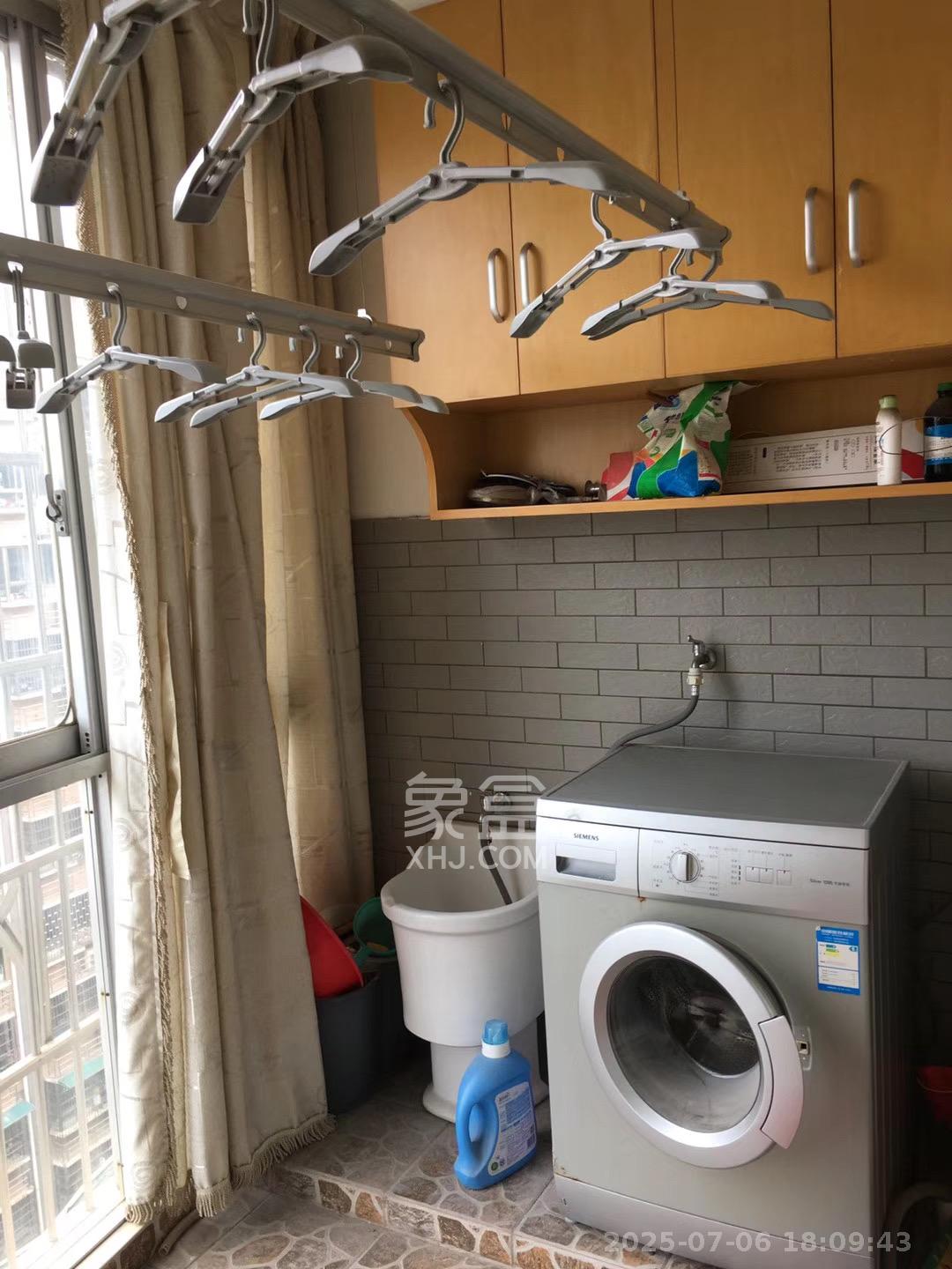 德馨园  3室2厅0卫    2500.0元/月 德馨园  3室2厅0卫    2500.0元/月室内图