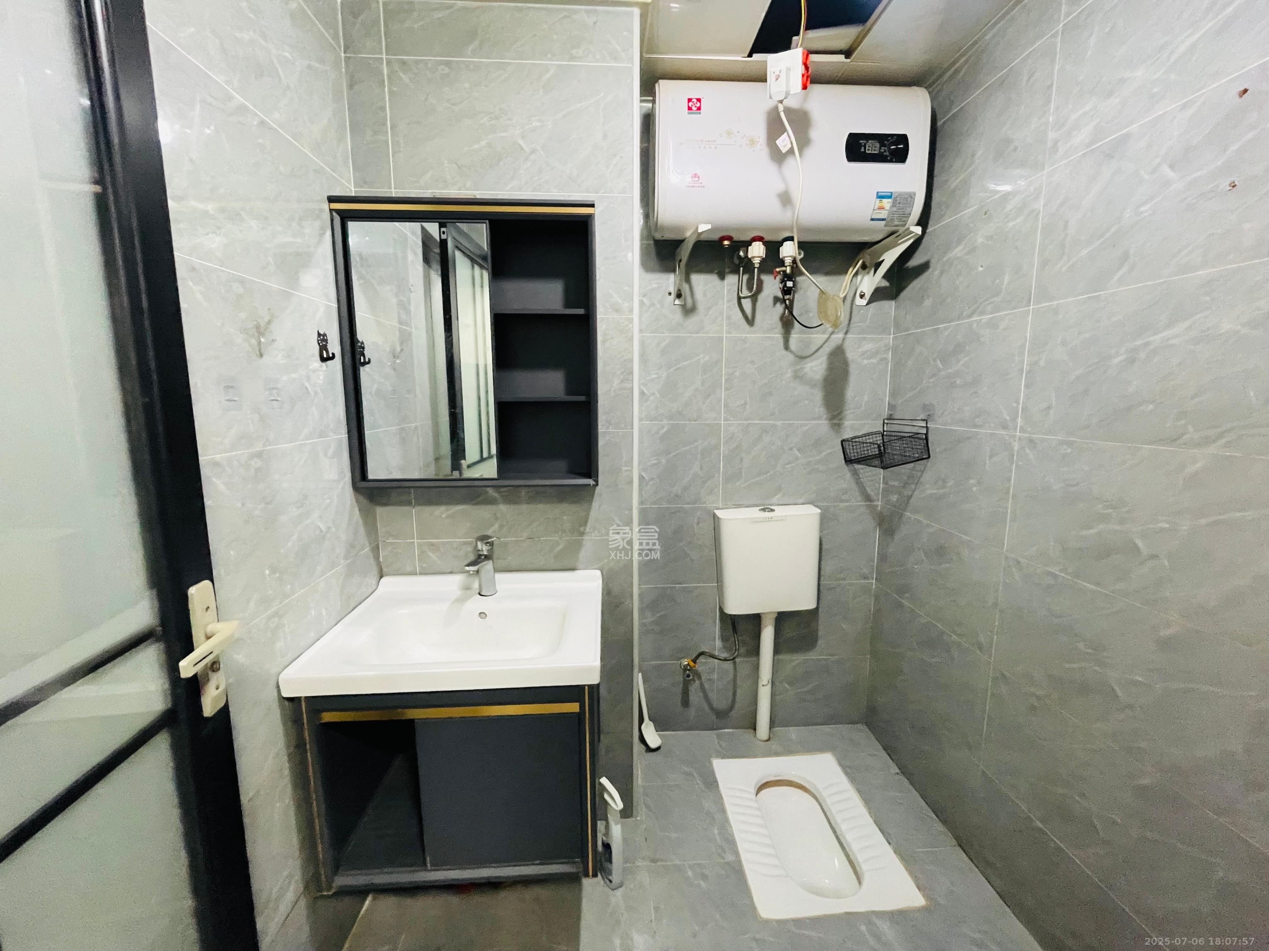 裕天国际商汇中心 1室1厅1卫 1350.0元/月 裕天国际商汇中心 1室1厅1卫 1350.0元/月室内图