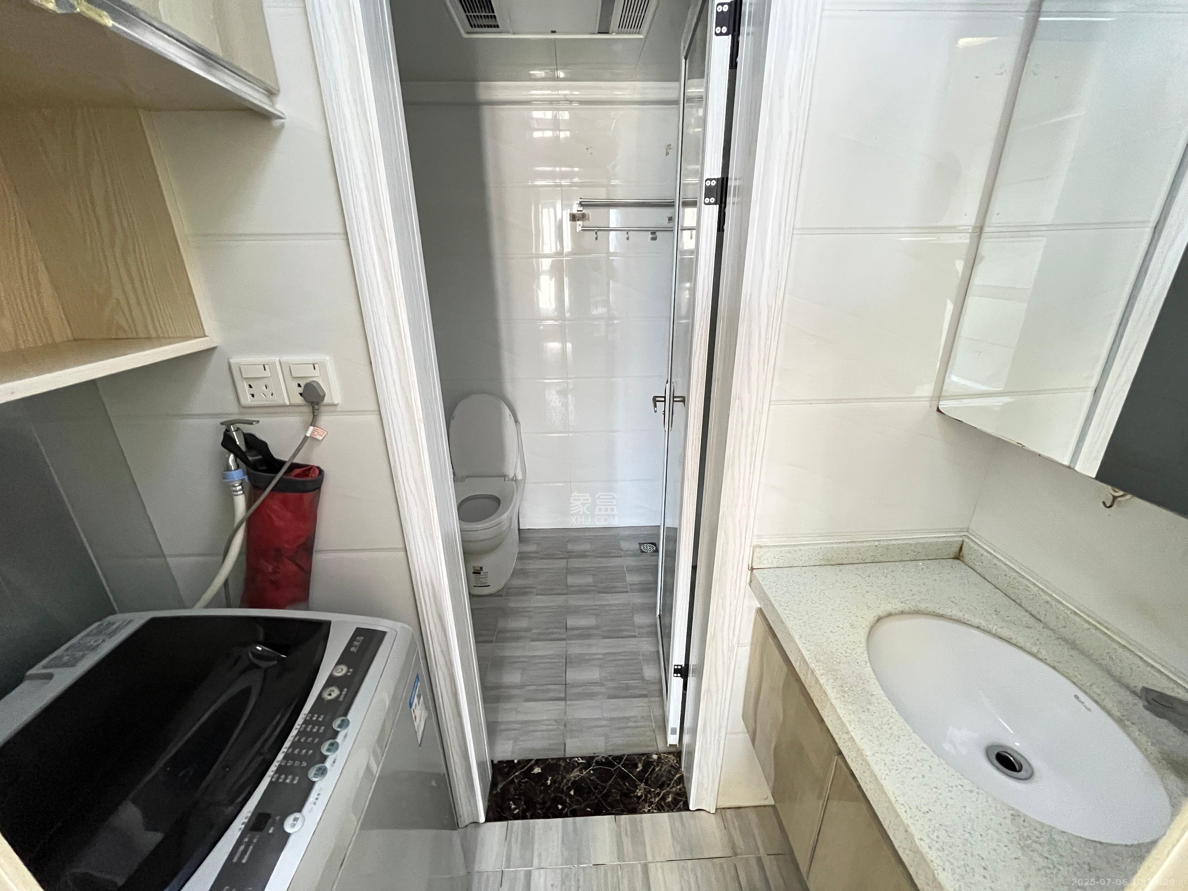 中交里城  1室1厅1卫    1800.0元/月室内图