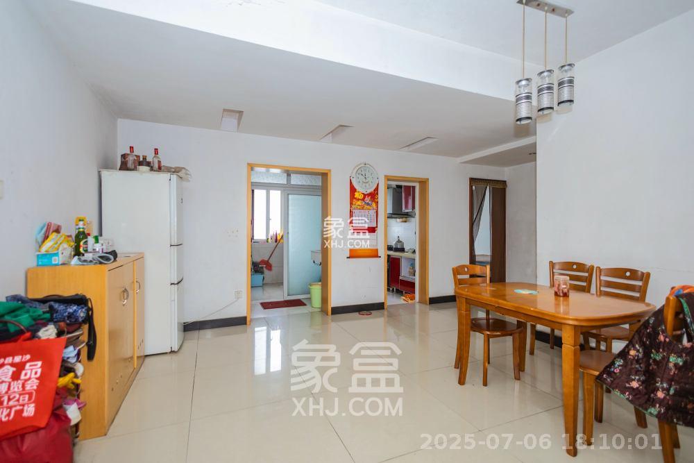荣鑫家园  3室2厅2卫   1600.00元/月室内图