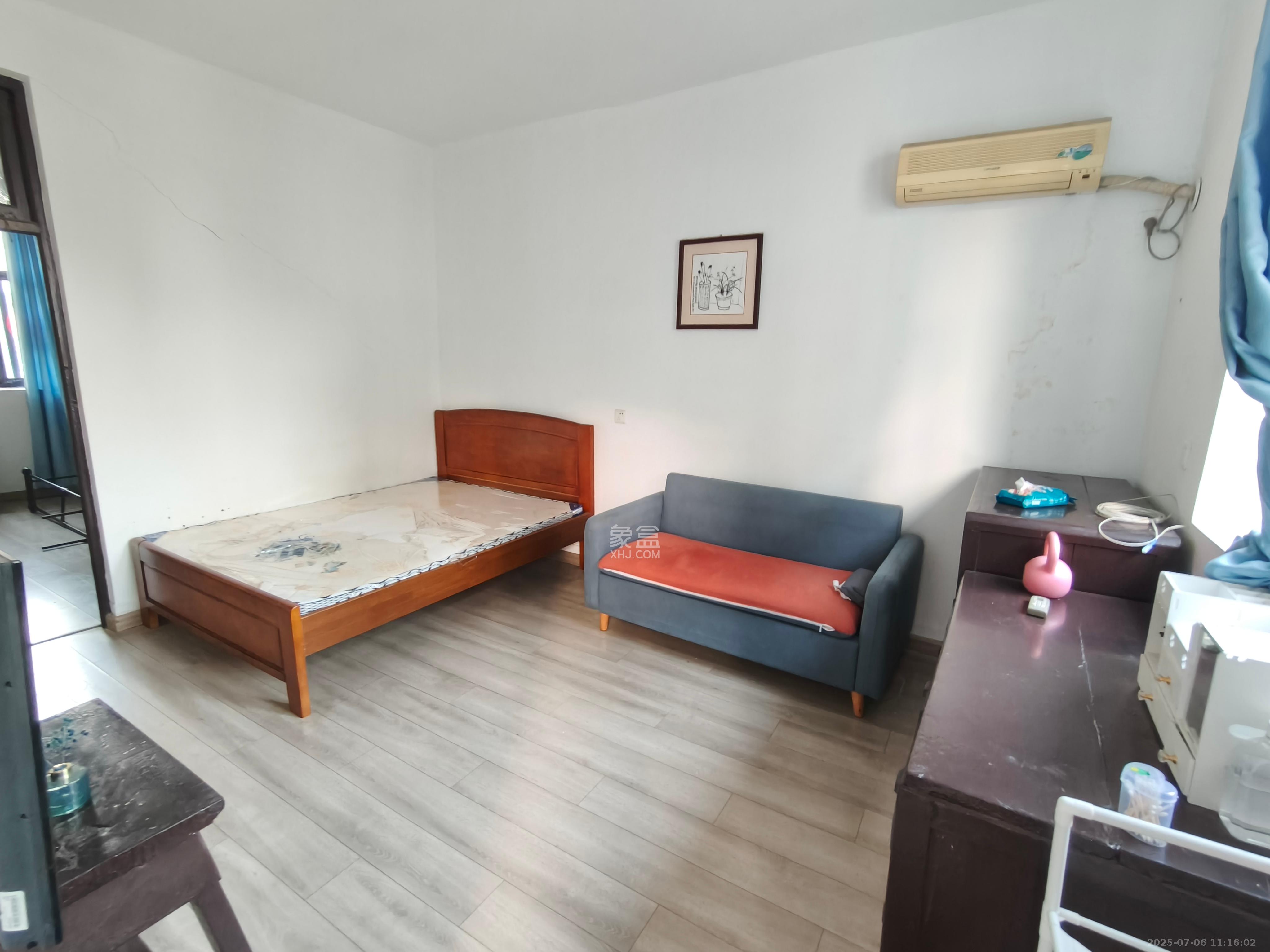 寿星街社区  1室1厅1卫    1300.0元/月 寿星街社区  1室1厅1卫    1300.0元/月室内图