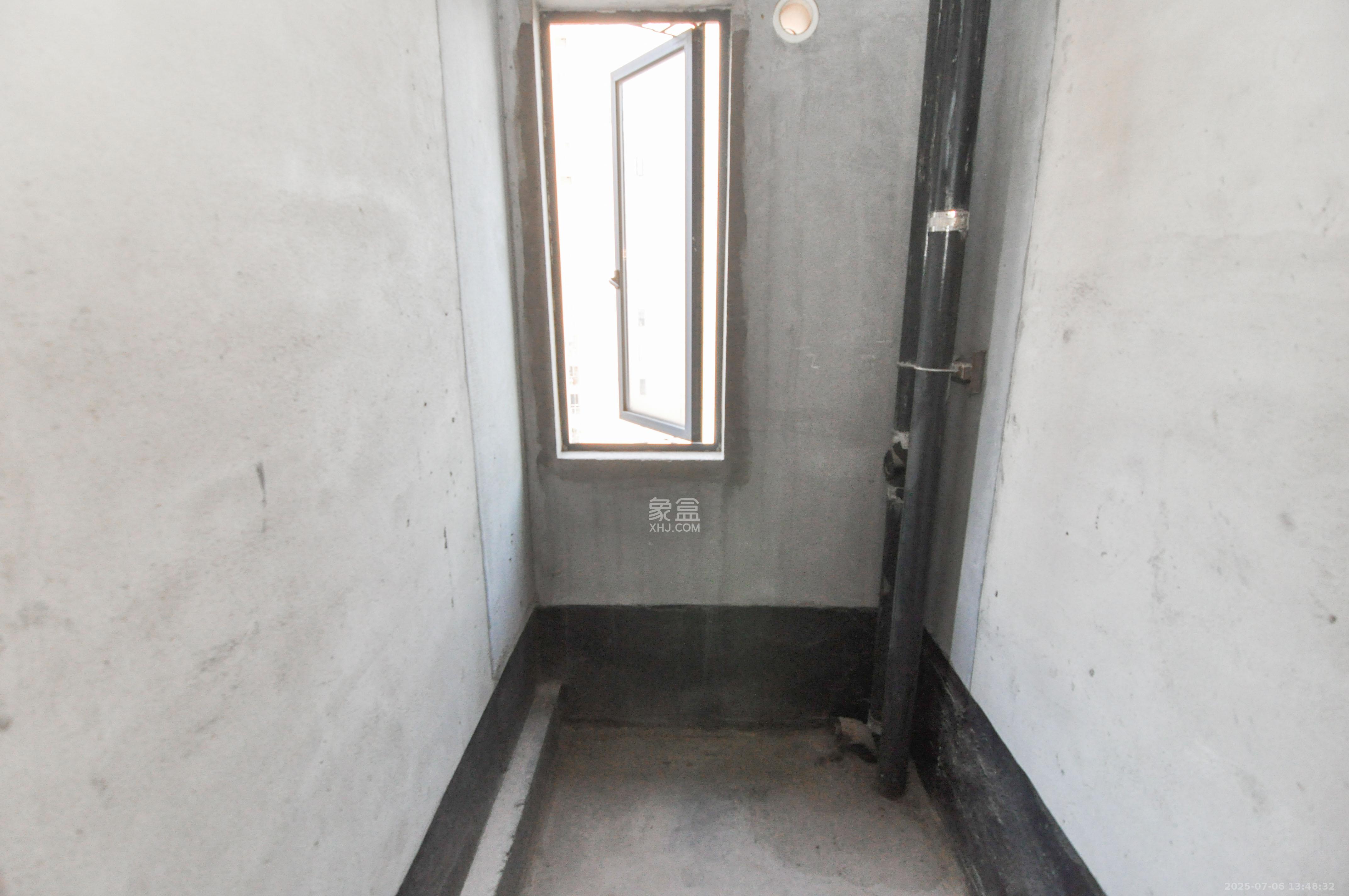 中建梅溪湖中心  4室2厅2卫   355.00万其他