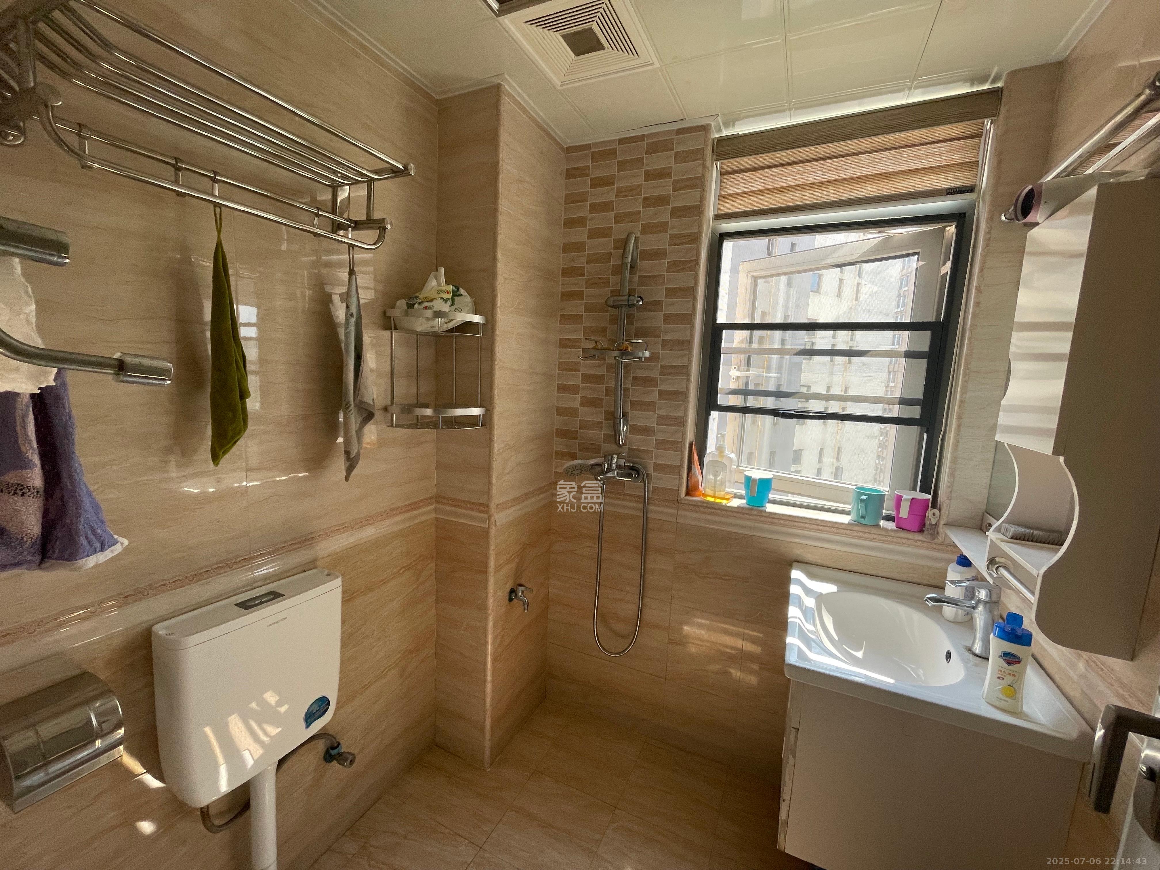 钱隆世家 3室2厅2卫 2300.0元/月 钱隆世家 3室2厅2卫 2300.0元/月室内图