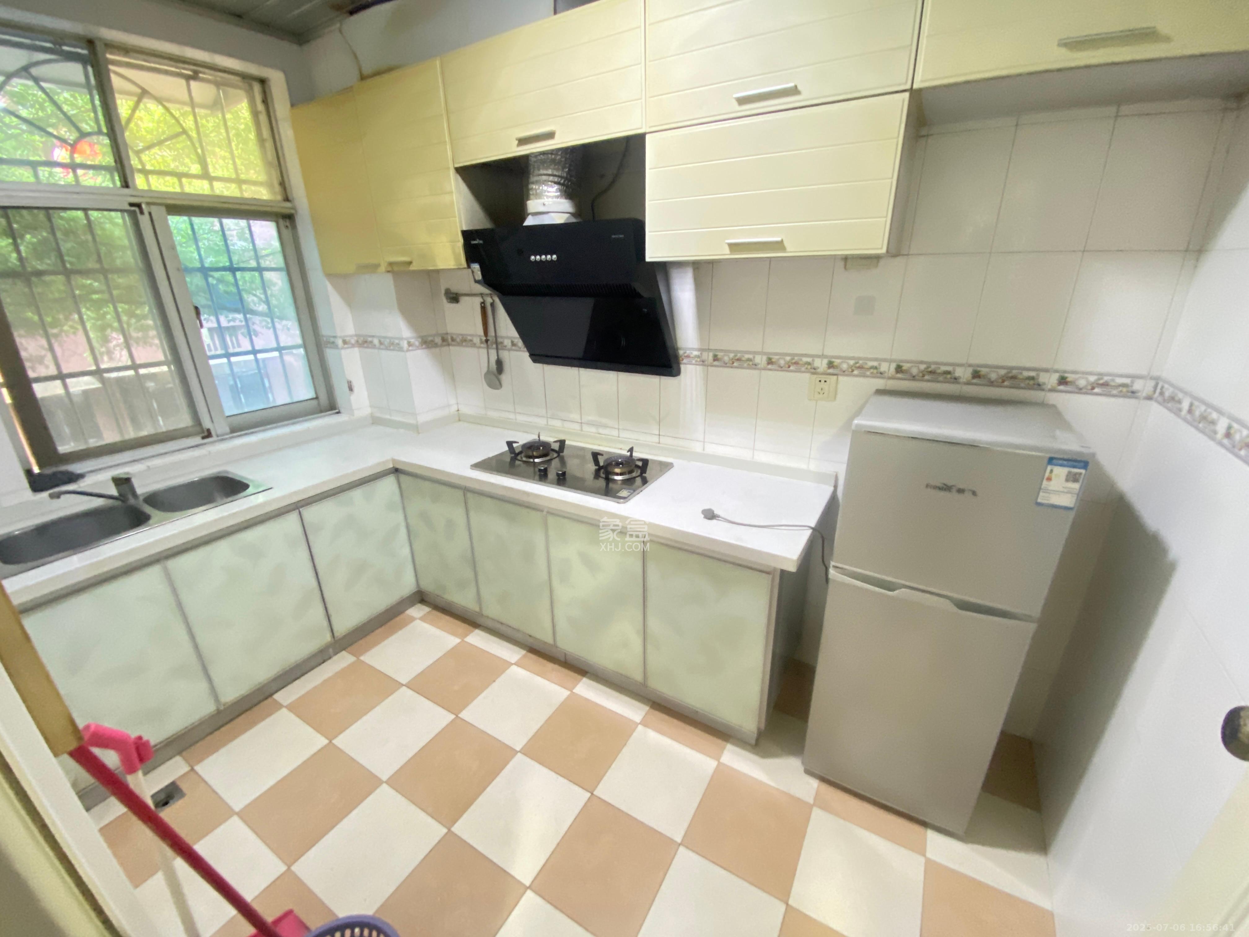 水泵厂宿舍 3室2厅2卫 2000.0元/月 水泵厂宿舍 3室2厅2卫 2000.0元/月室内图