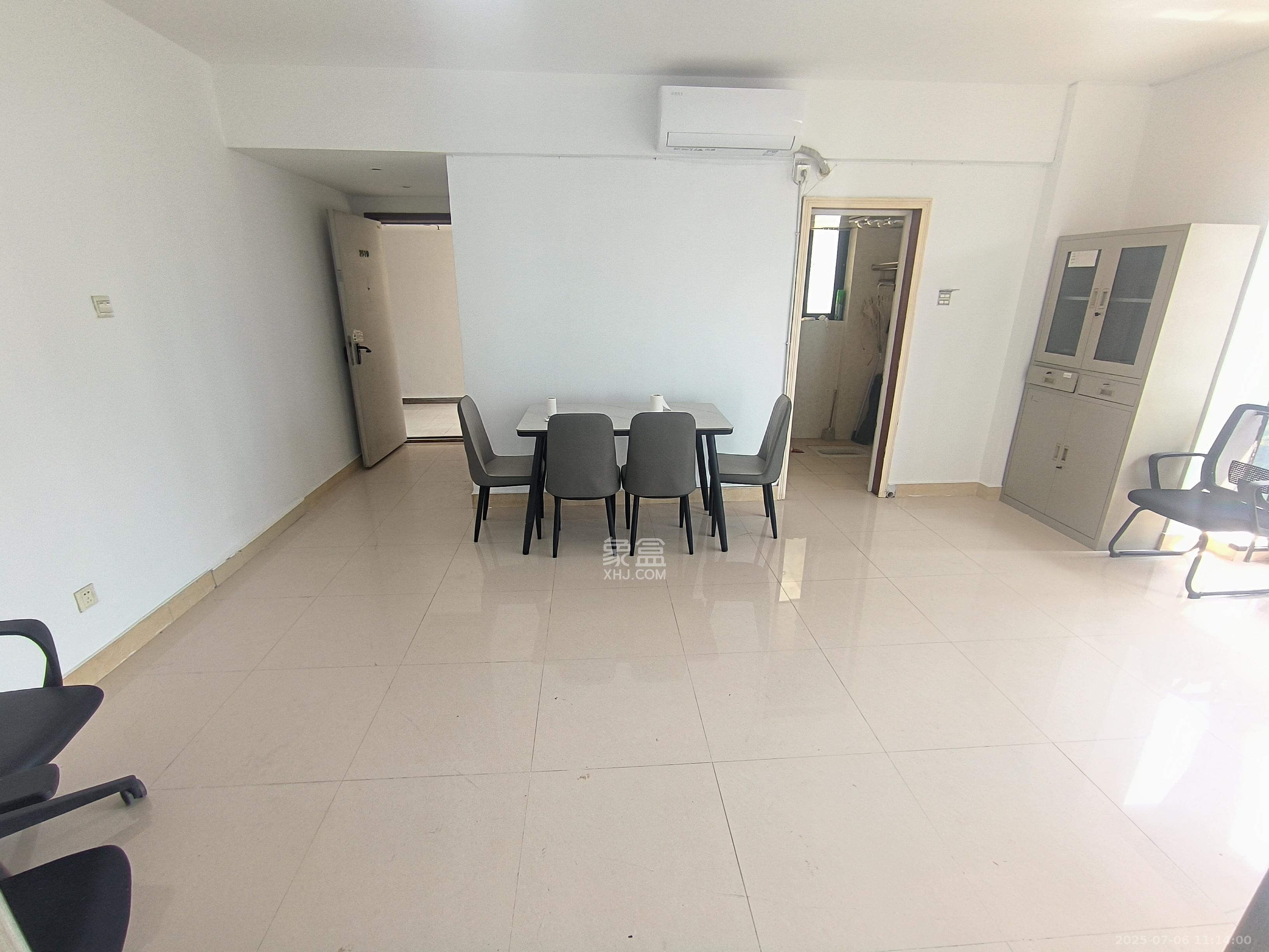 三万英尺 2室1厅1卫 2200.0元/月 三万英尺 2室1厅1卫 2200.0元/月室内图