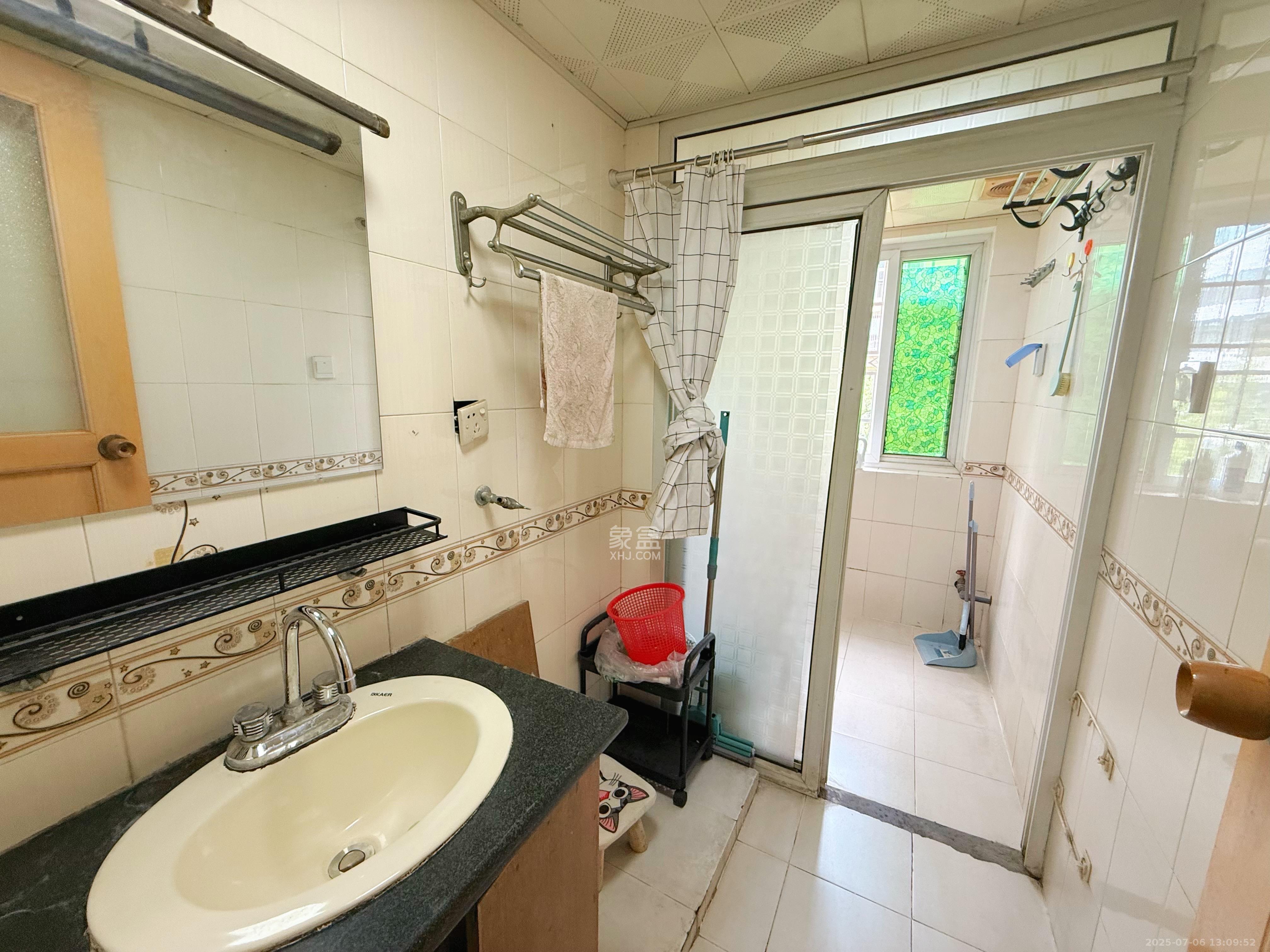 恩瑞麓山名园（龙王港小区）  3室2厅1卫    2400.0元/月室内图