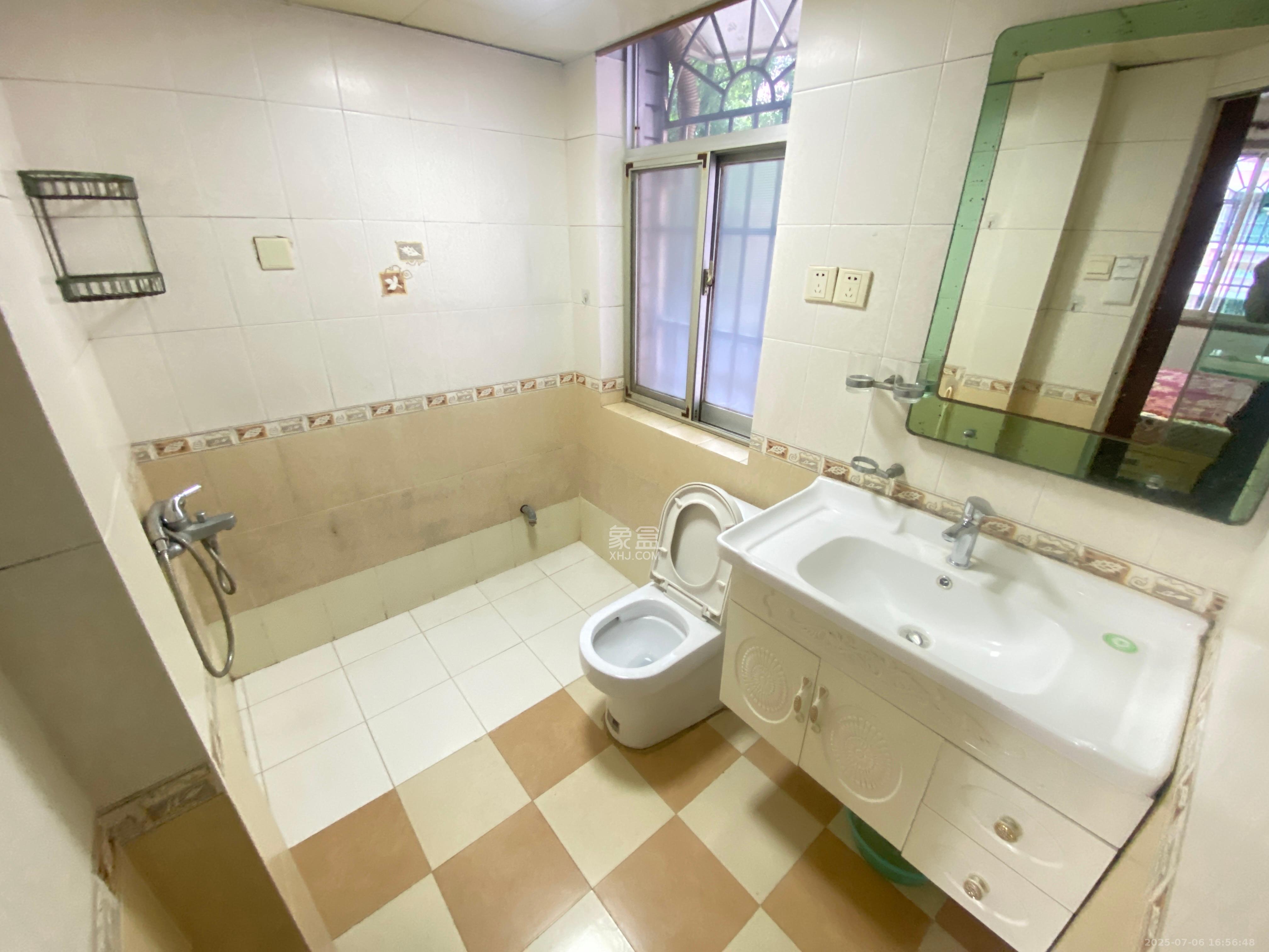 水泵厂宿舍 3室2厅2卫 2000.0元/月 水泵厂宿舍 3室2厅2卫 2000.0元/月室内图