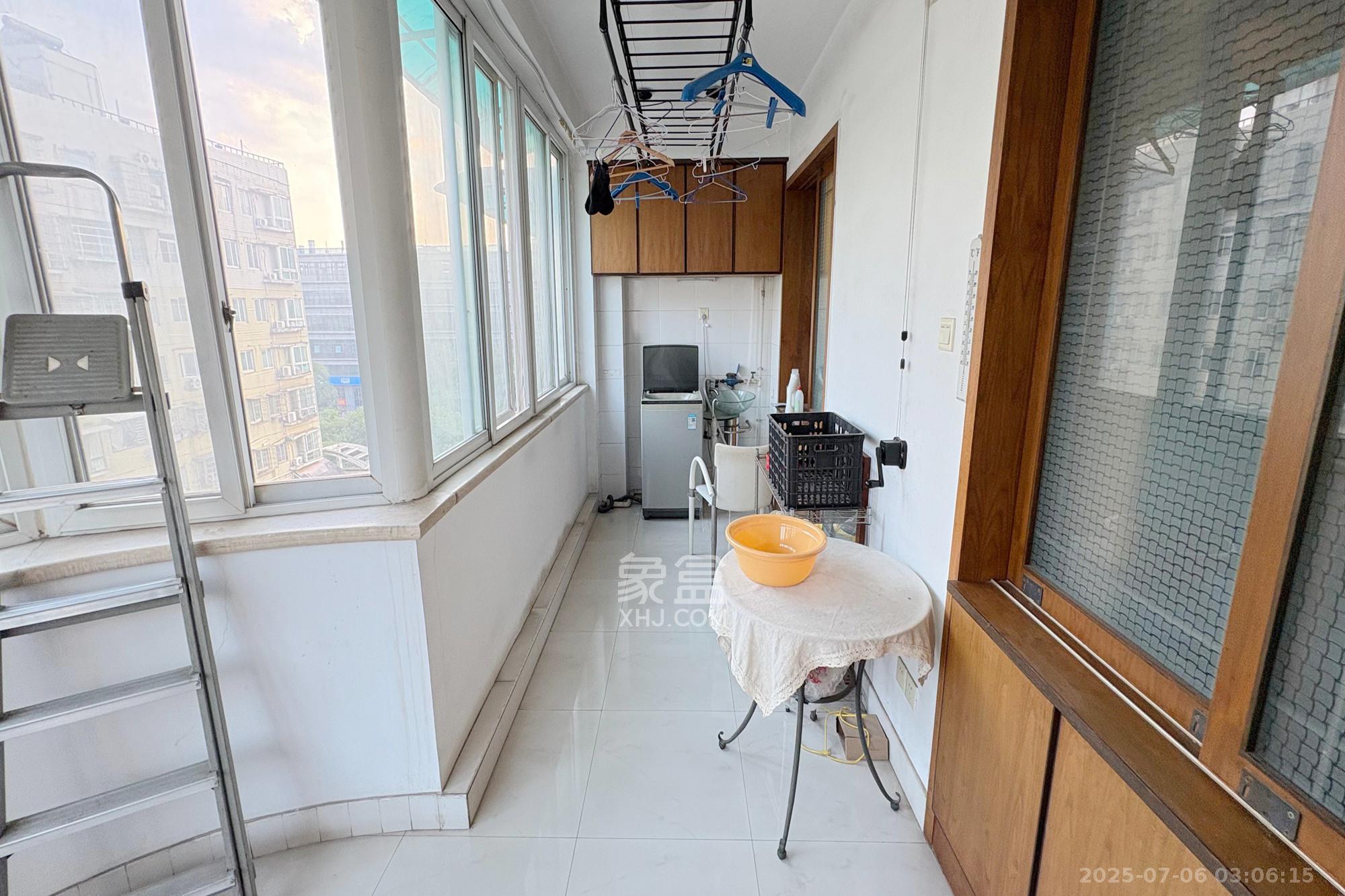 滨湖嘉园(湖滨小区)  4室2厅1卫    108.0万 滨湖嘉园(湖滨小区)  4室2厅1卫    108.0万阳台