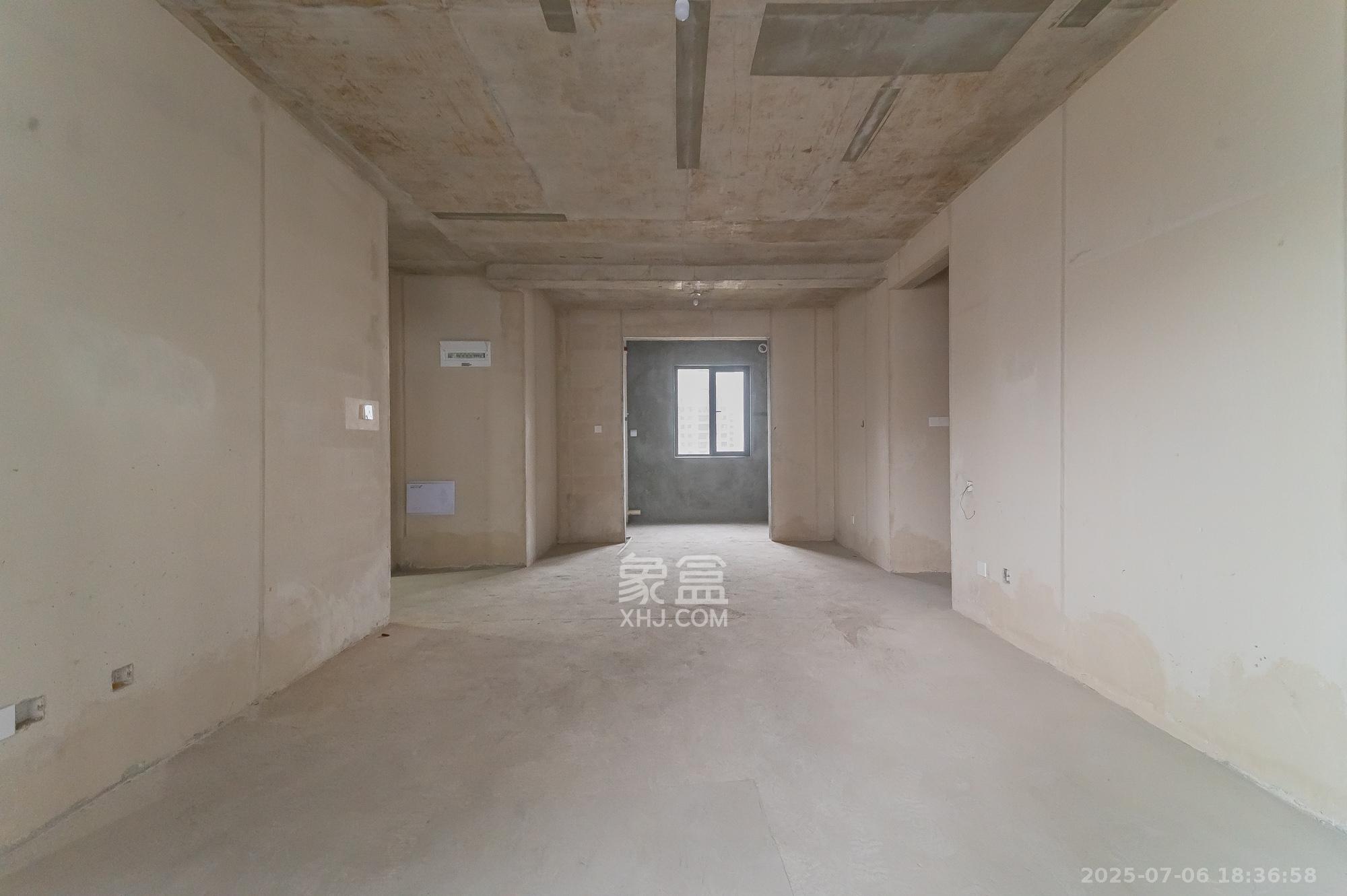 五矿万境松雅 4室2厅2卫 125.0万 五矿万境松雅 4室2厅2卫 125.0万客厅