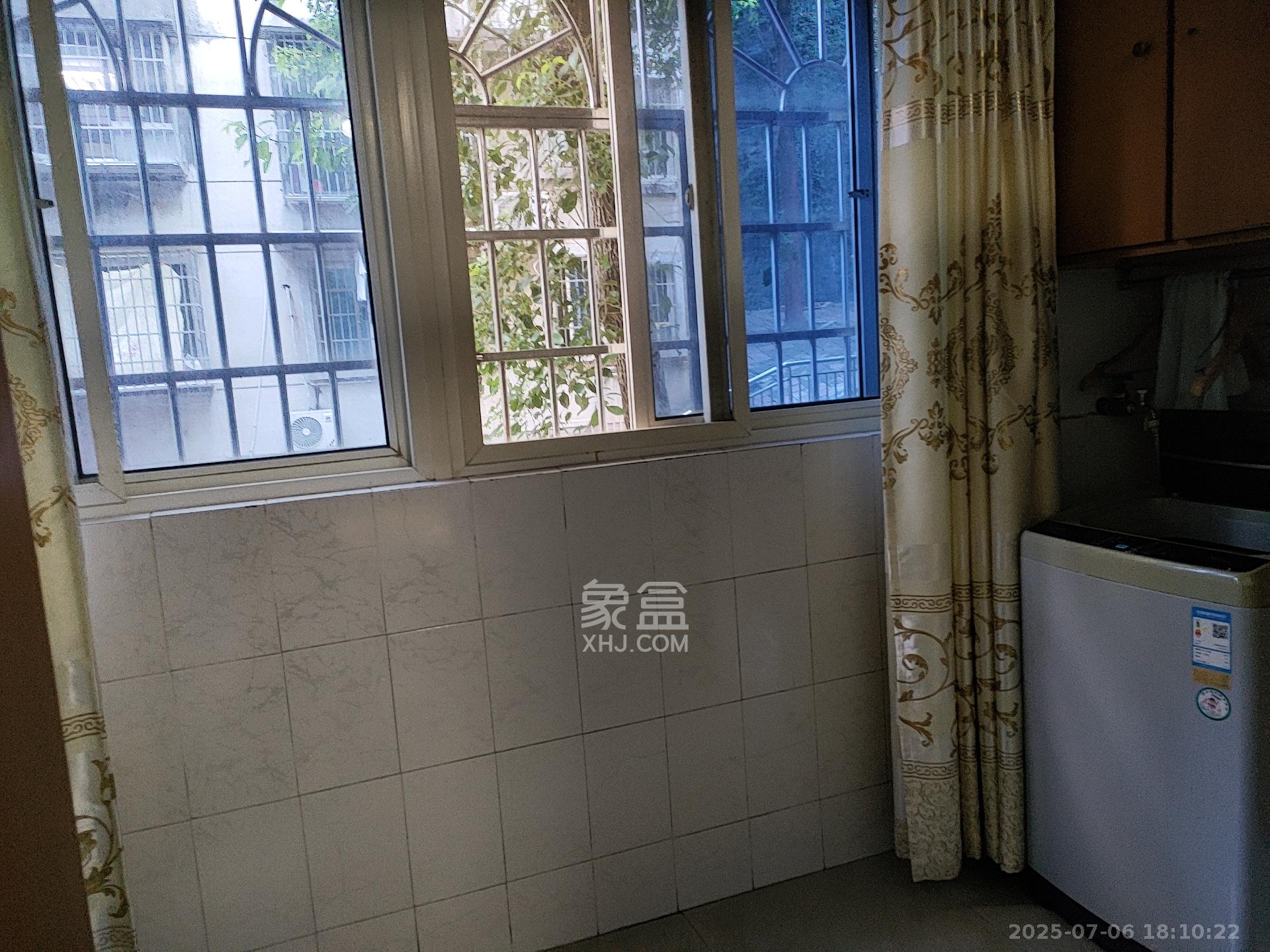 杏花园小区  2室1厅1卫    1600.0元/月室内图