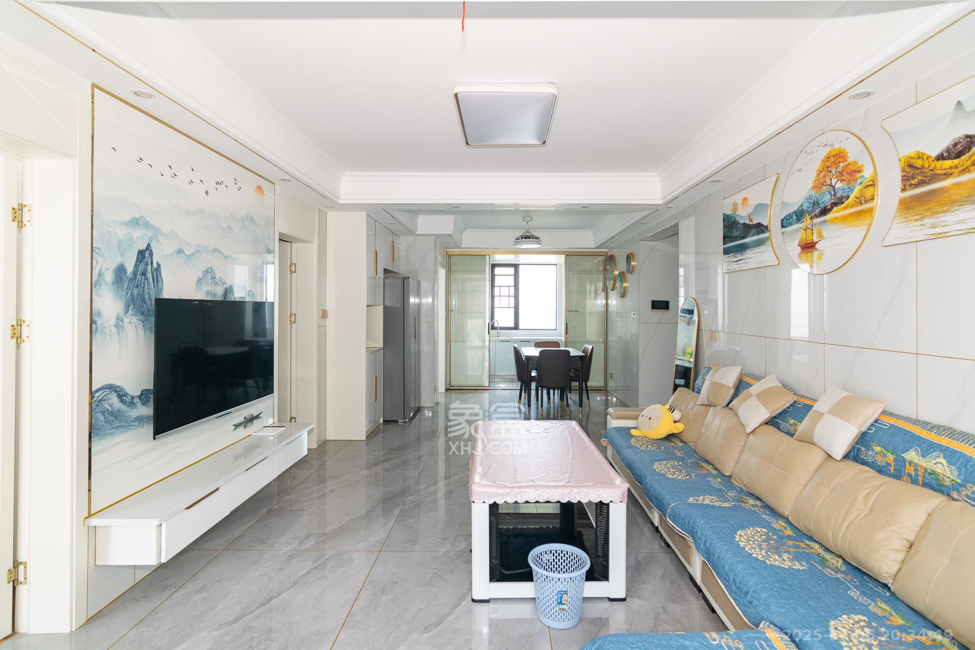 美的翰城  4室2厅1卫    80.0万 美的翰城  4室2厅1卫    80.0万客厅