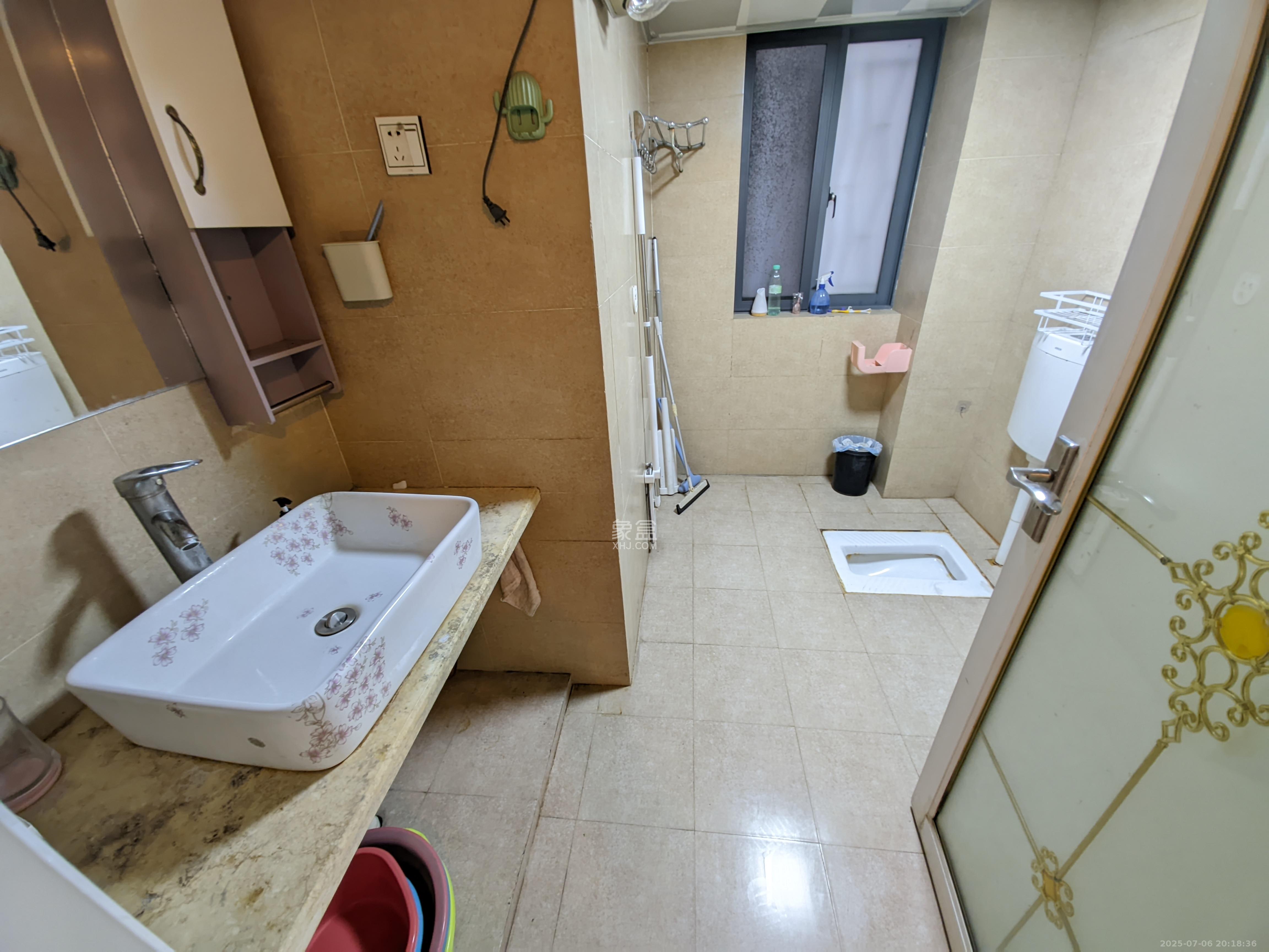 西子花苑  1室2厅2卫   3300.00元/月室内图