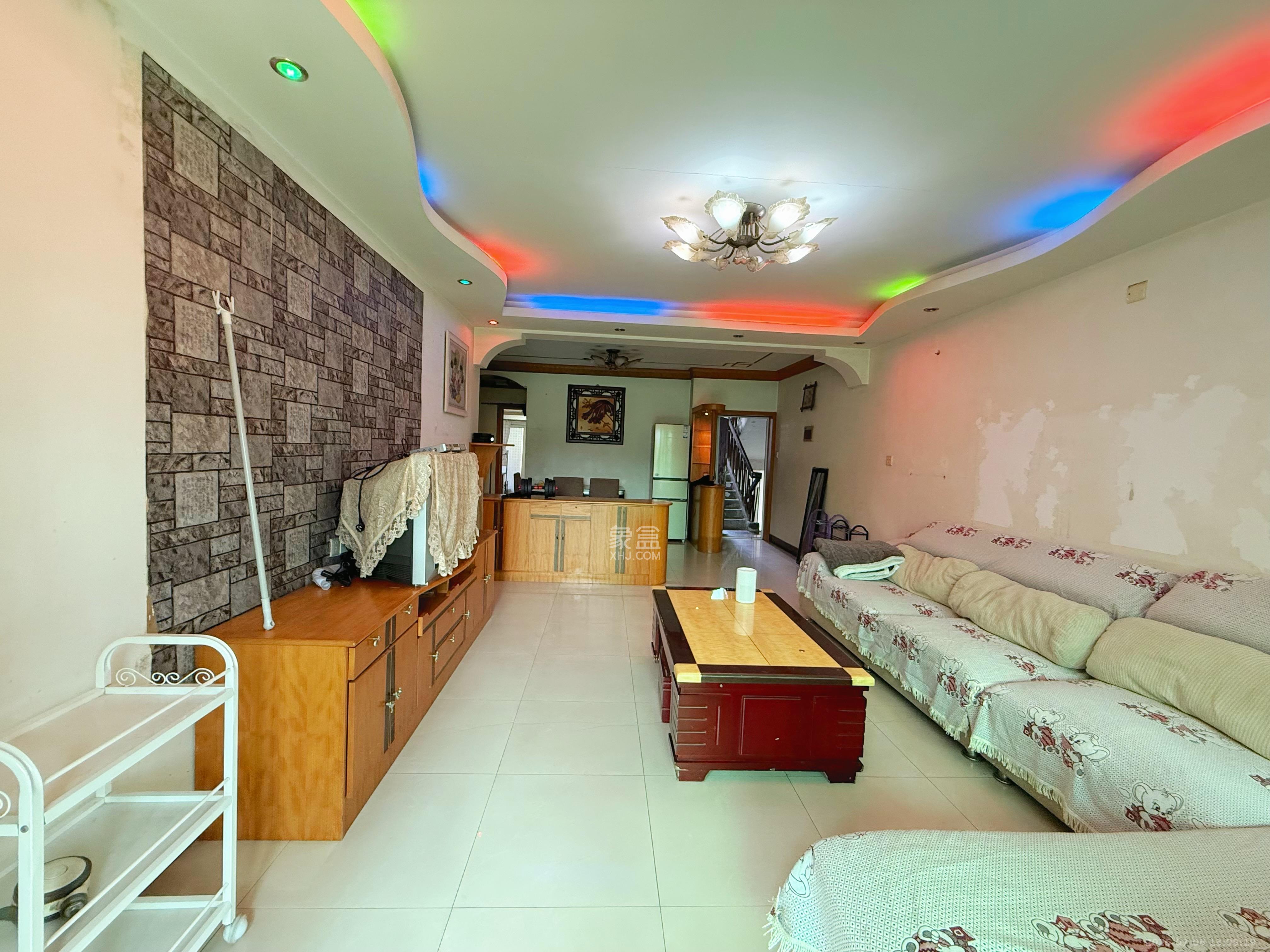 恩瑞麓山名园(龙王港小区) 3室2厅1卫 2400.0元/月 恩瑞麓山名园(龙王港小区) 3室2厅1卫 2400.0元/月室内图