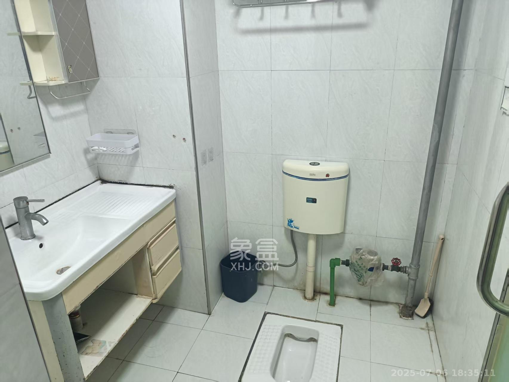 水岸世景  1室1厅1卫   1000.00元/月室内图