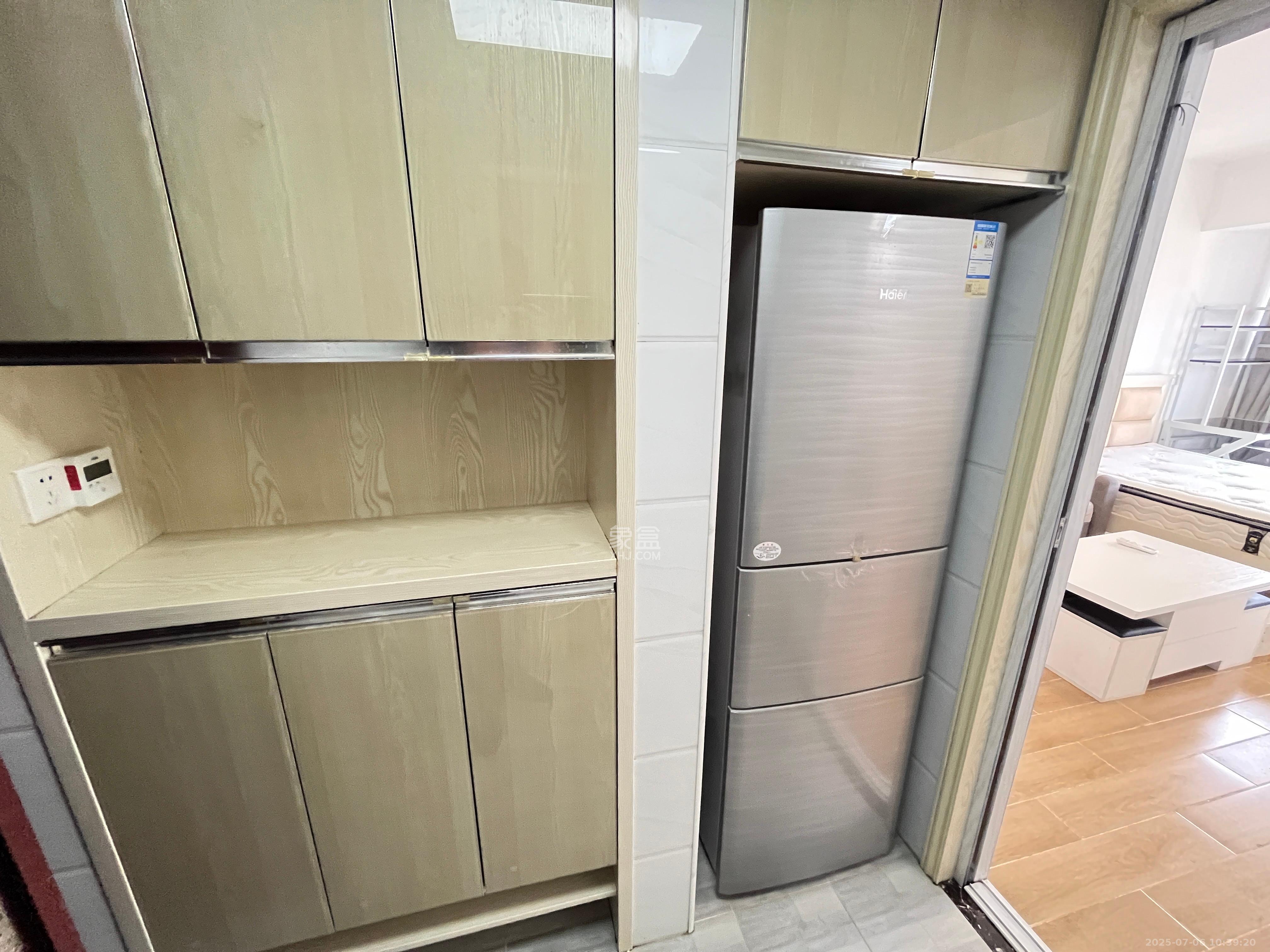 中交里城  1室1厅1卫    1800.0元/月室内图