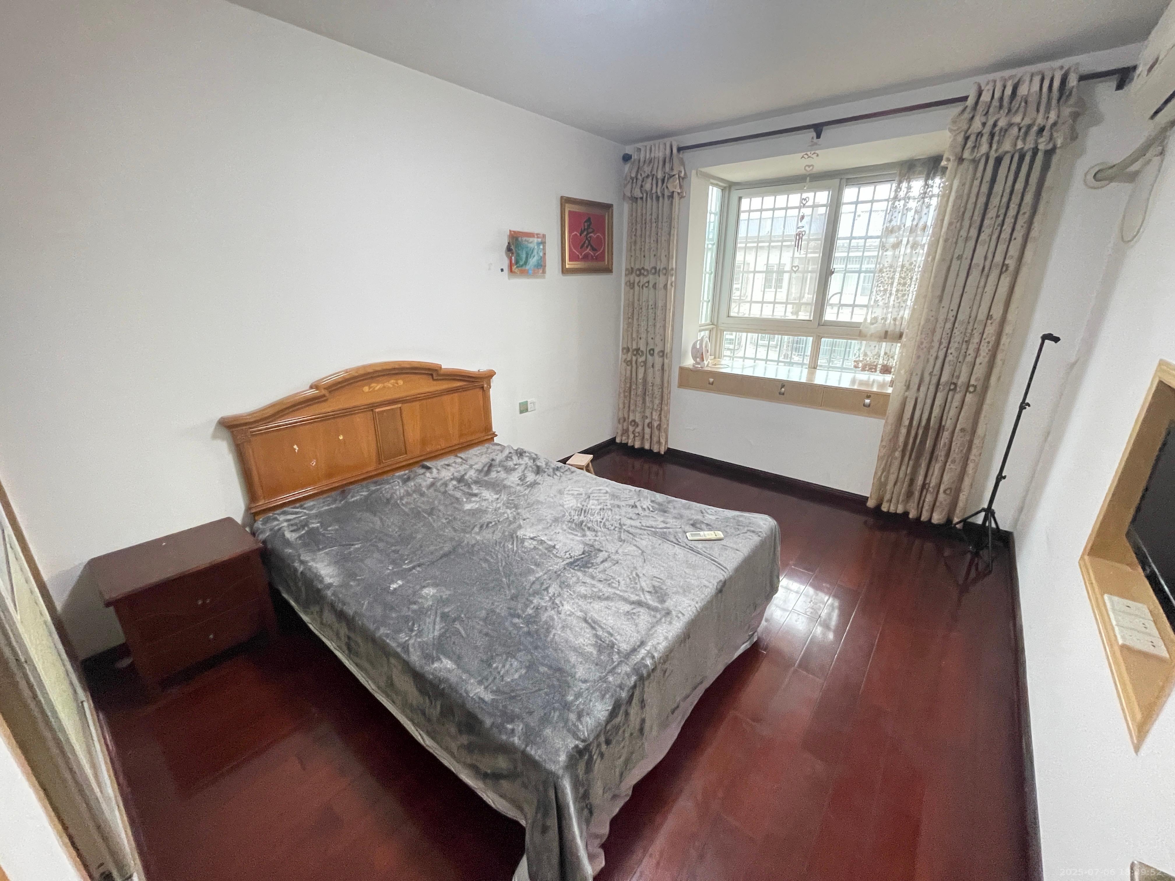 天鸿小区  2室1厅1卫   1600.00元/月室内图