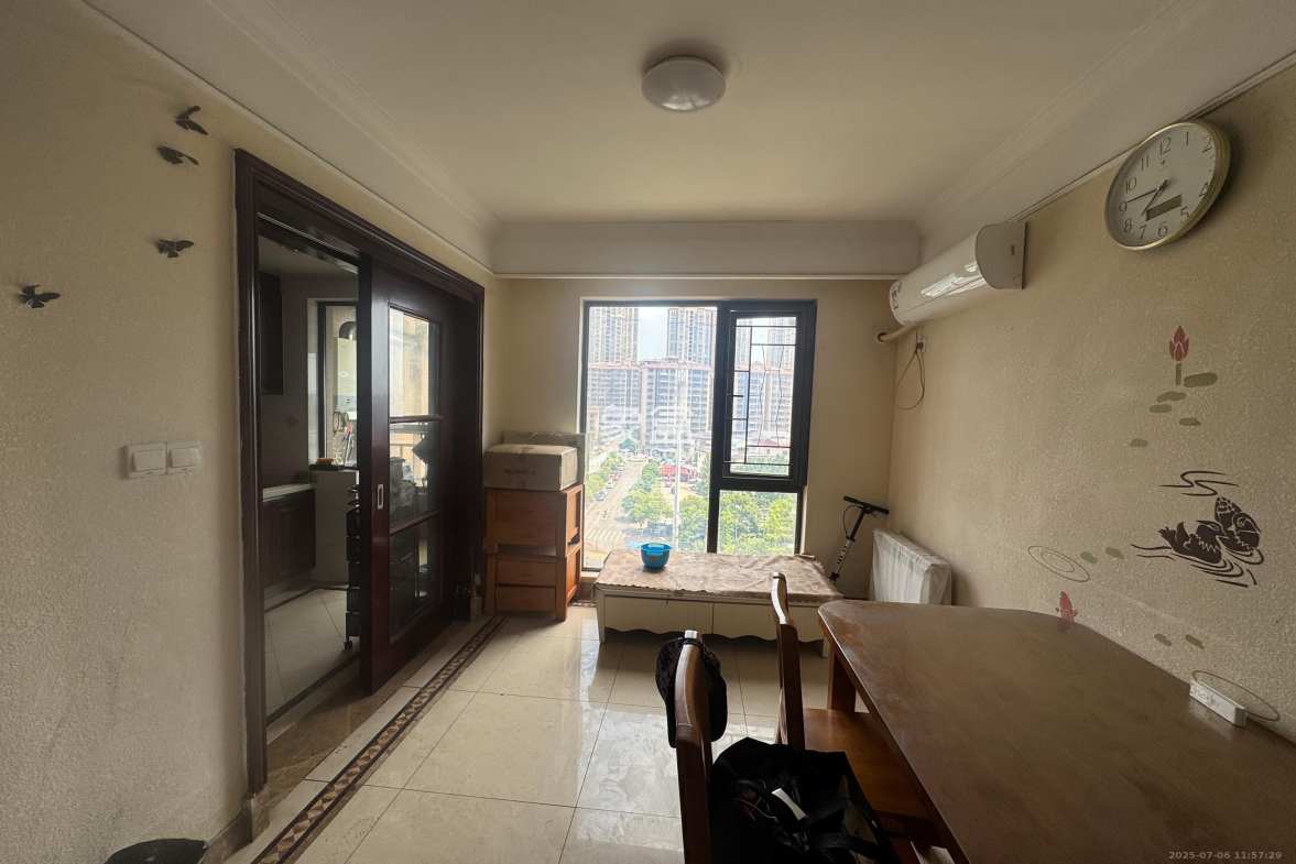 中海国际一期  3室2厅2卫    2000.0元/月 中海国际一期  3室2厅2卫    2000.0元/月室内图