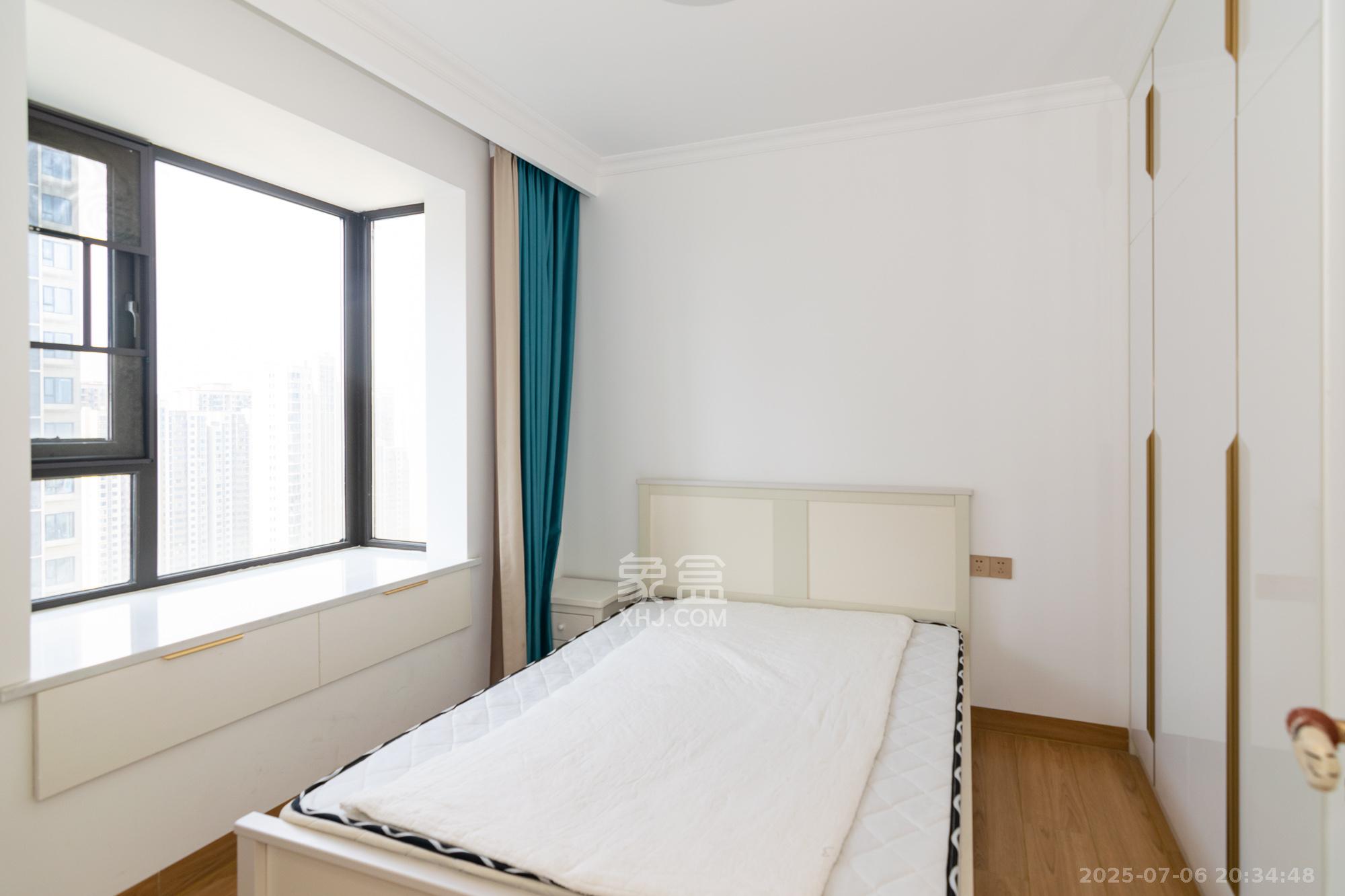 美的翰城  4室2厅1卫    80.0万 美的翰城  4室2厅1卫    80.0万卧室