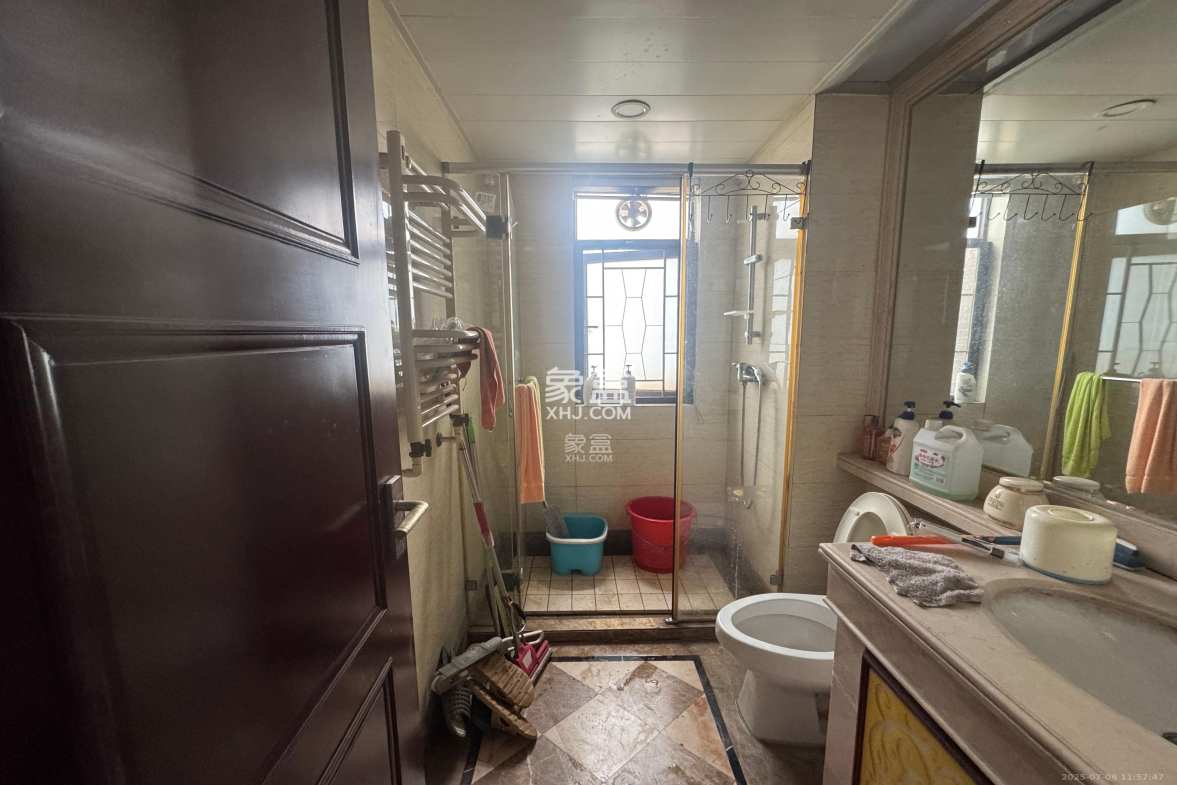 中海国际一期  3室2厅2卫    2000.0元/月 中海国际一期  3室2厅2卫    2000.0元/月室内图