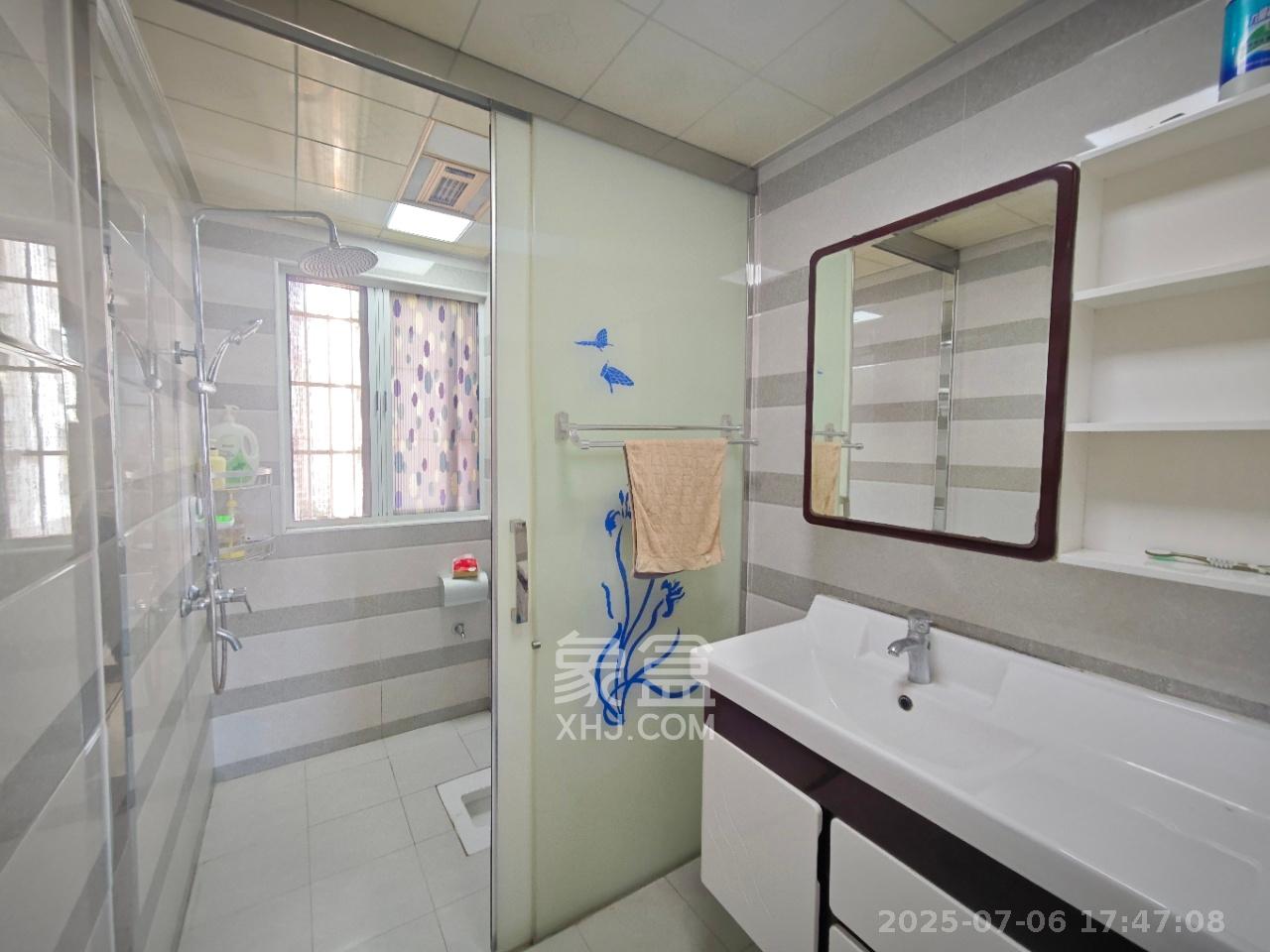 嘉顺苑 3室2厅2卫 2700.0元/月 嘉顺苑 3室2厅2卫 2700.0元/月室内图