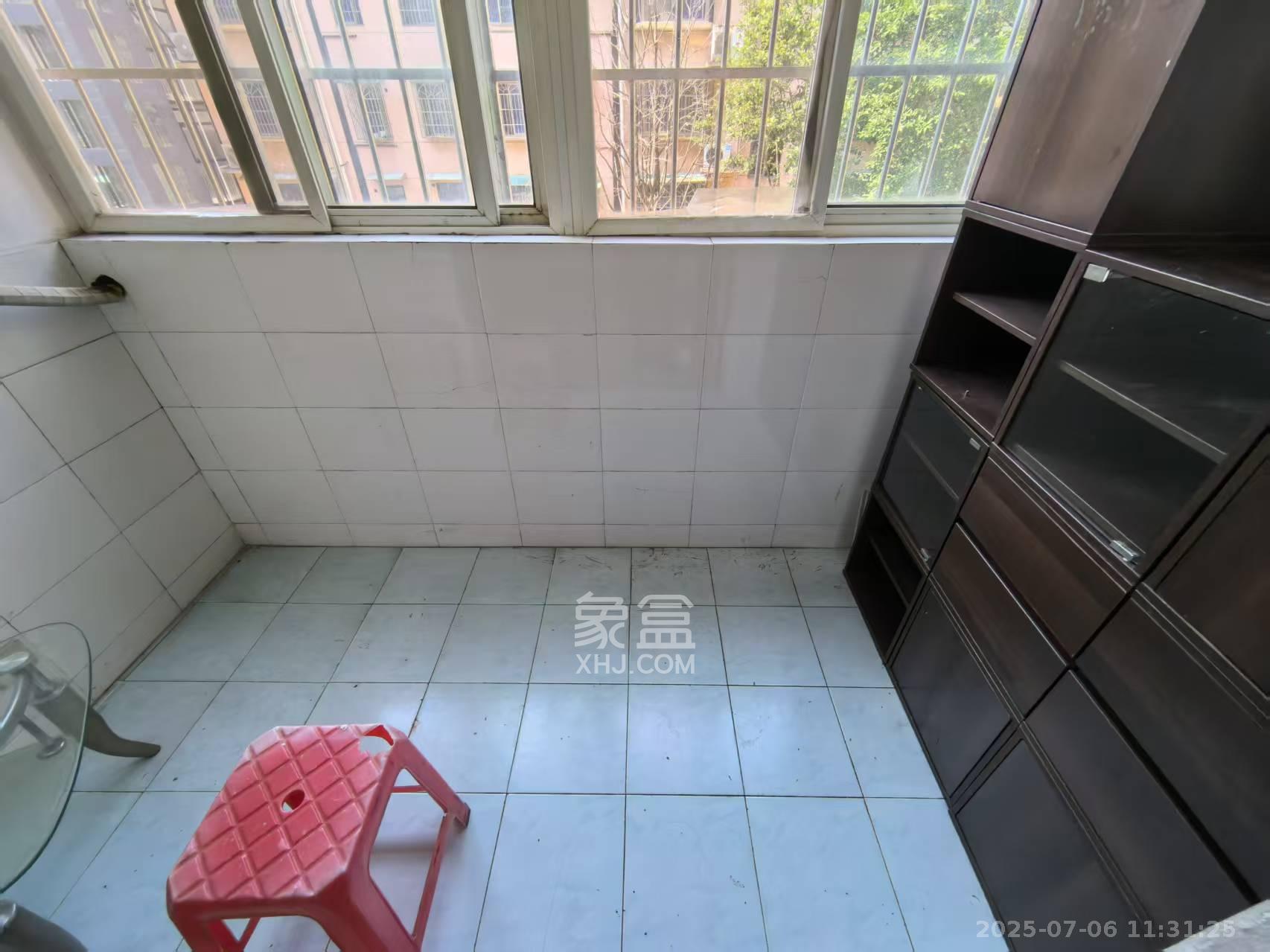 东南明苑 3室2厅2卫 2600.0元/月 东南明苑 3室2厅2卫 2600.0元/月室内图