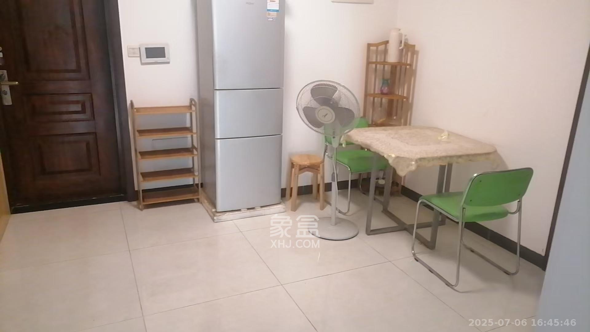 卢浮原著 3室1厅1卫 1800.0元/月 卢浮原著 3室1厅1卫 1800.0元/月室内图