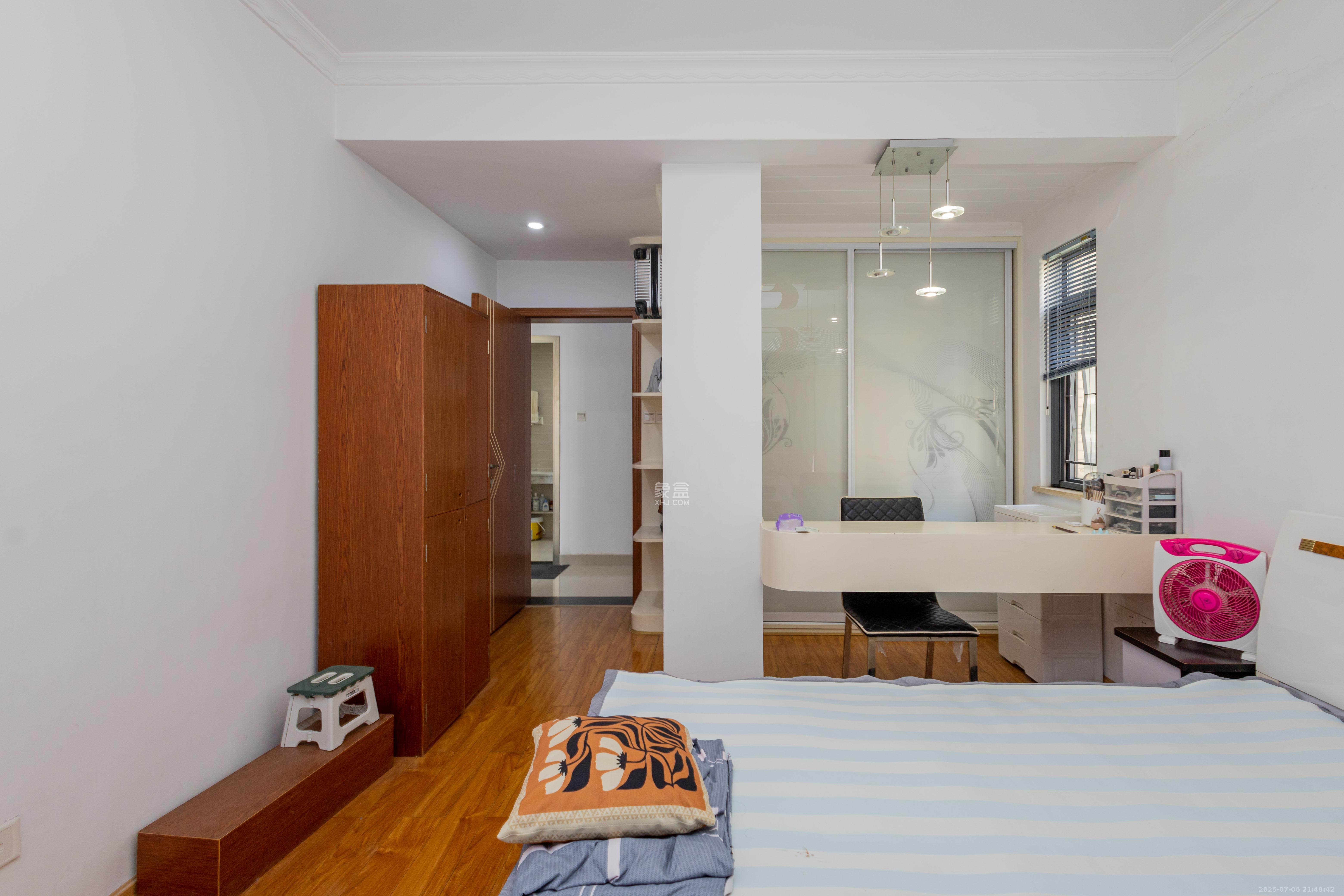 中国铁建国际城一期  2室2厅1卫    49.0万卧室