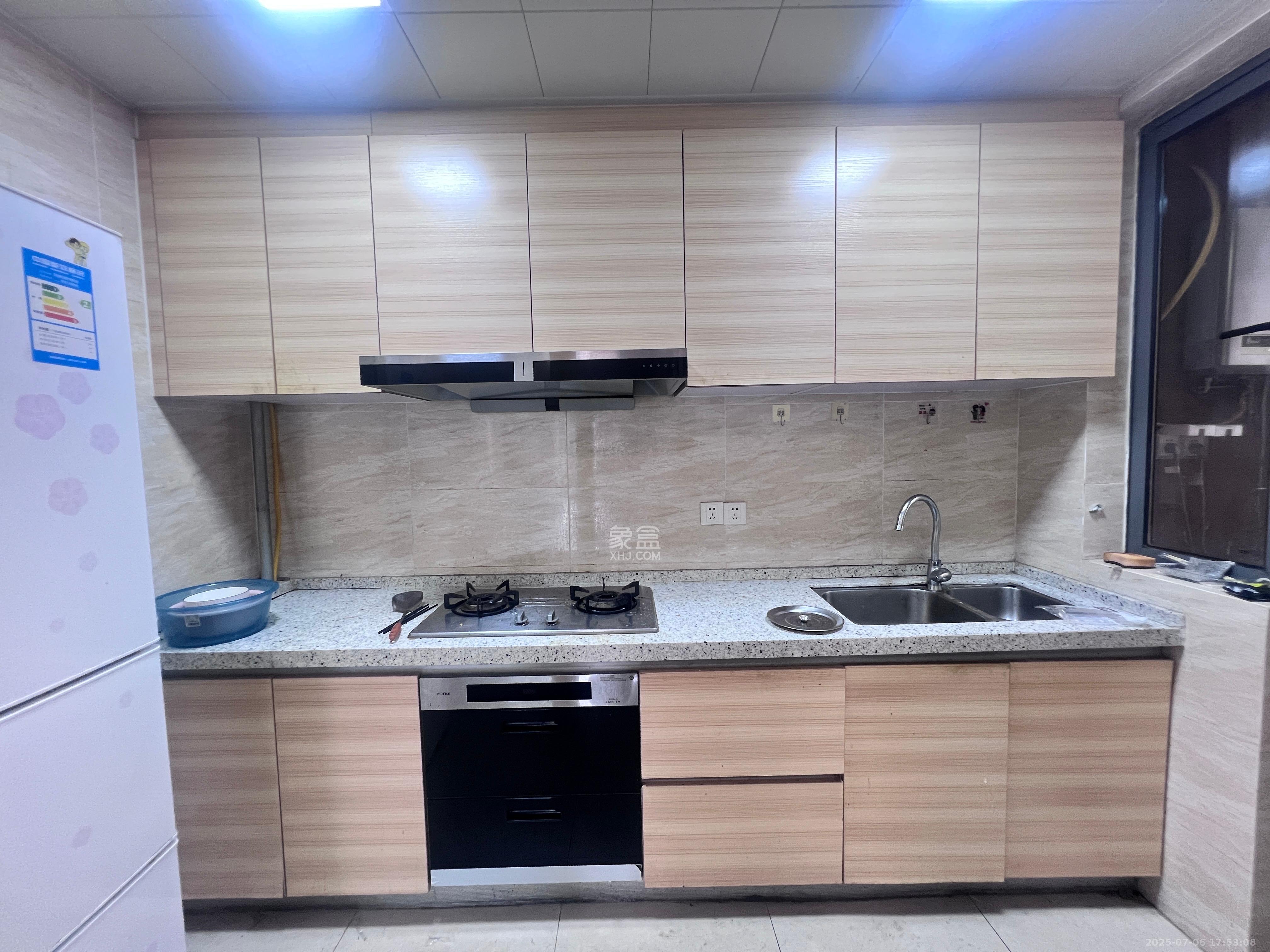 珠江郦城公园1号  3室2厅1卫    2000.0元/月 珠江郦城公园1号  3室2厅1卫    2000.0元/月室内图