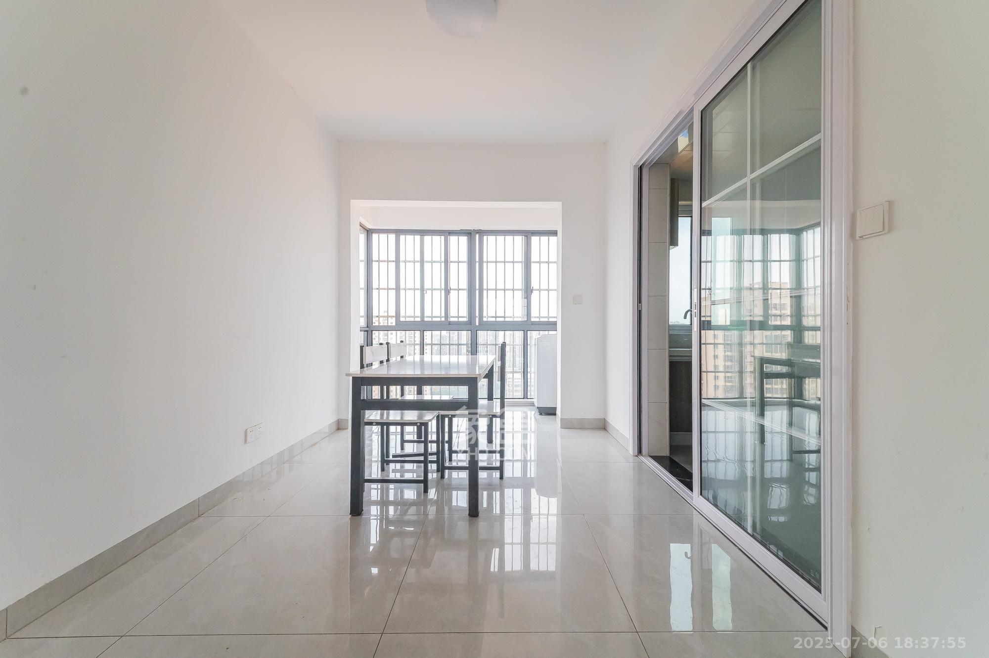 海伦春天 3室2厅1卫 67.0万 海伦春天 3室2厅1卫 67.0万客厅