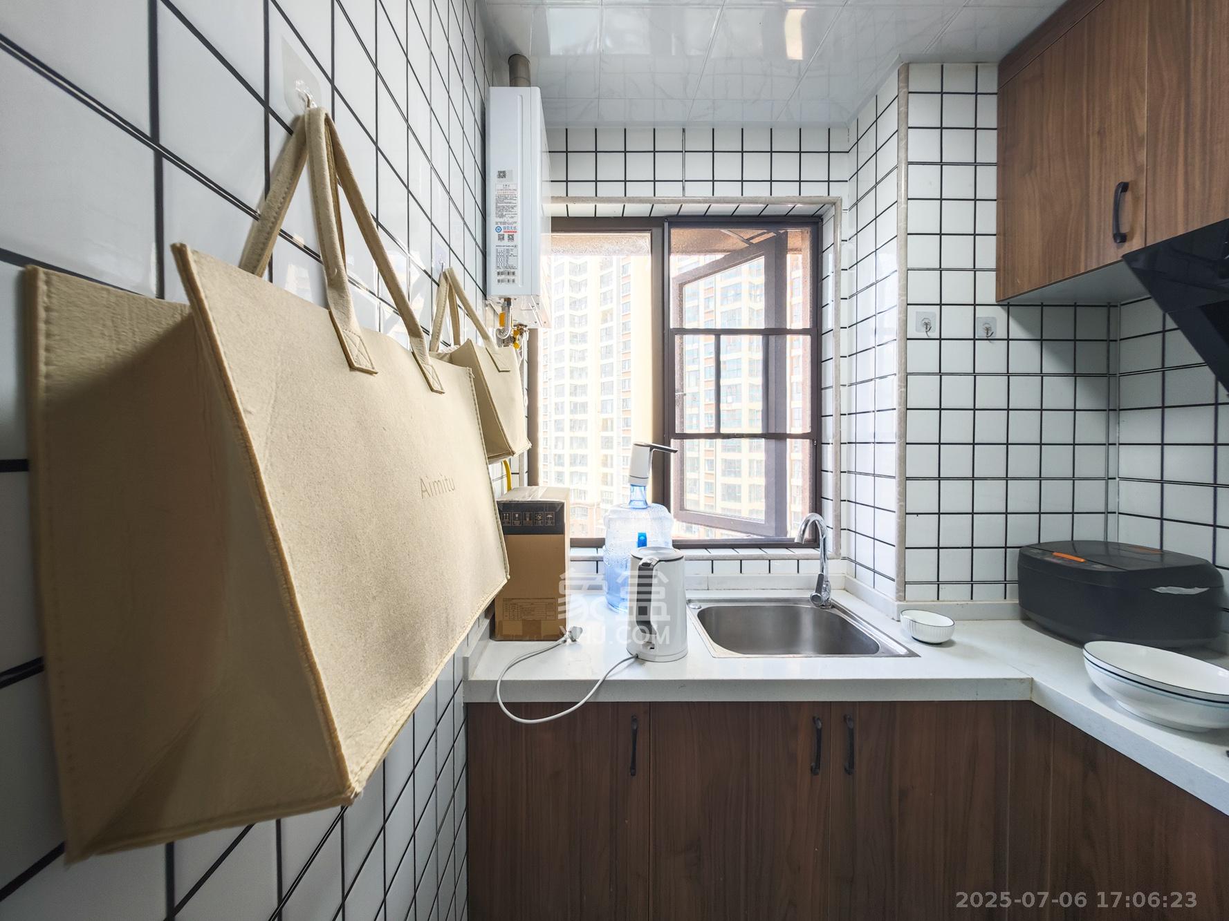 福晟钱隆国际（晟冉景苑）  1室1厅1卫    23.0万厨房