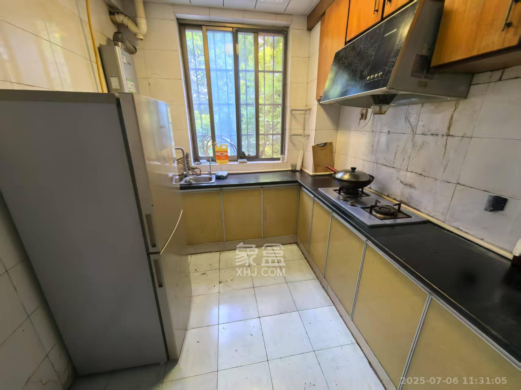 东南明苑 3室2厅2卫 2600.0元/月 东南明苑 3室2厅2卫 2600.0元/月室内图