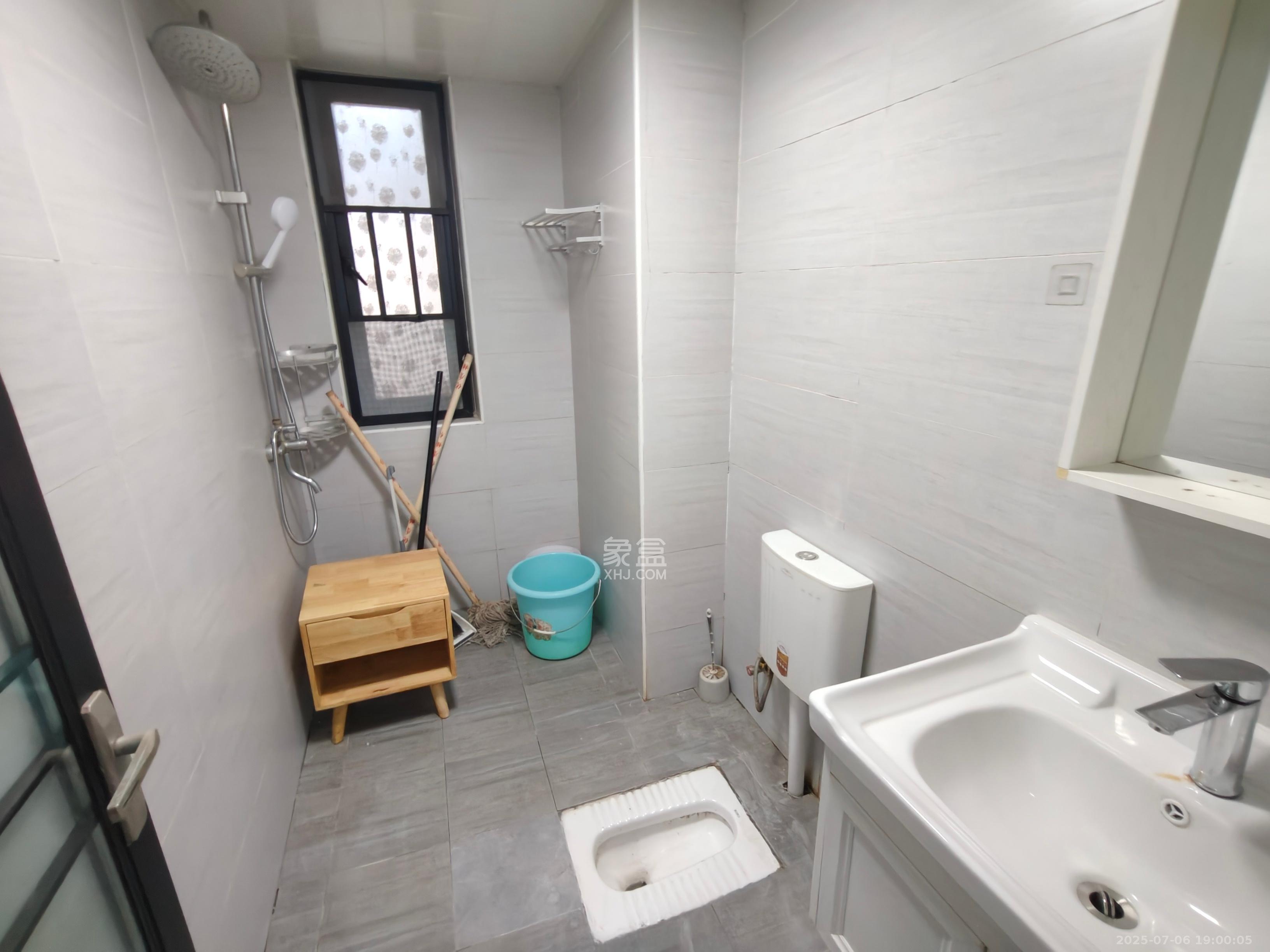 南山梅溪一方  3室2厅2卫   2600.00元/月室内图