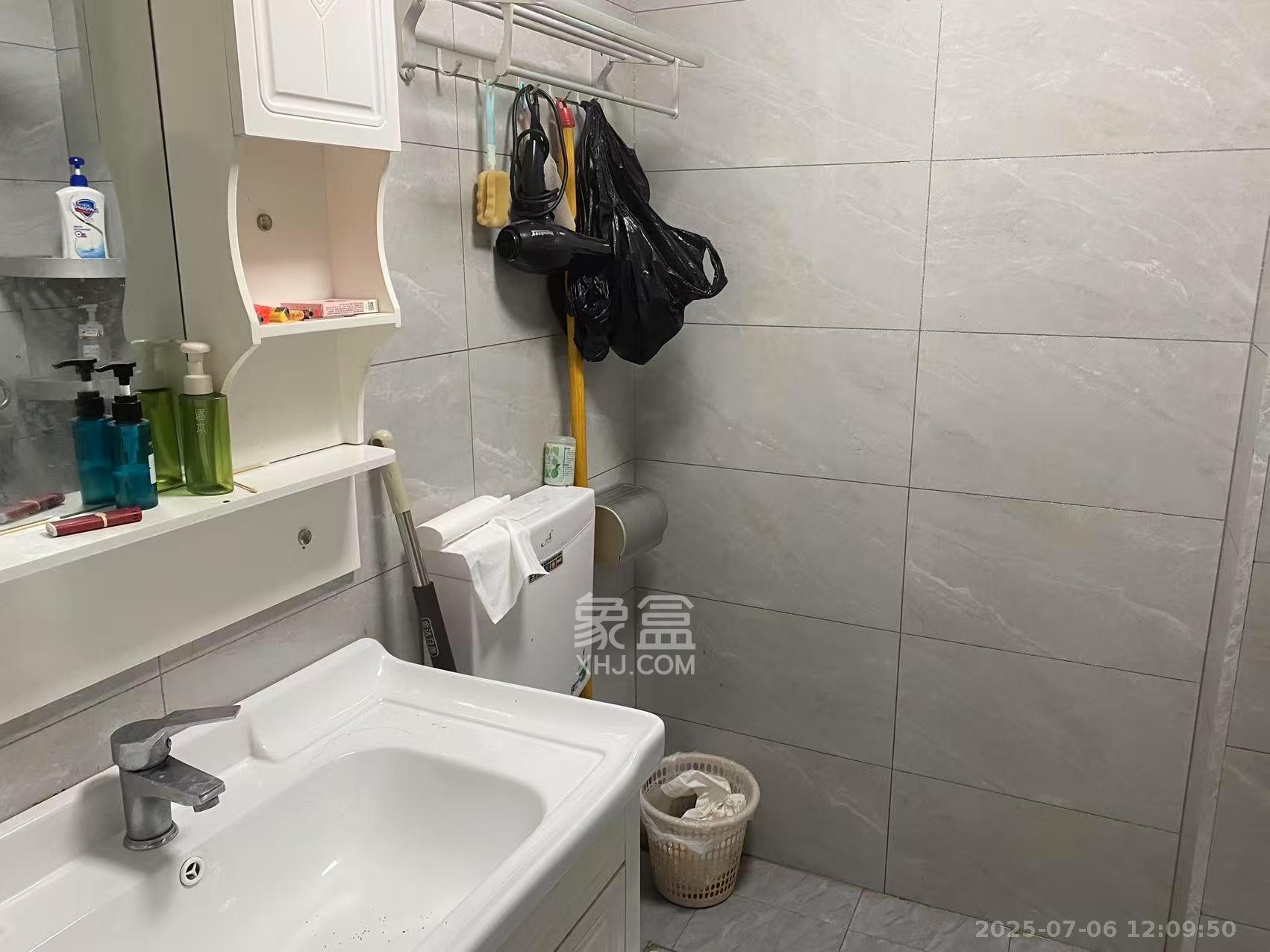 嘉雨兴园  1室1厅1卫   1900.00元/月室内图
