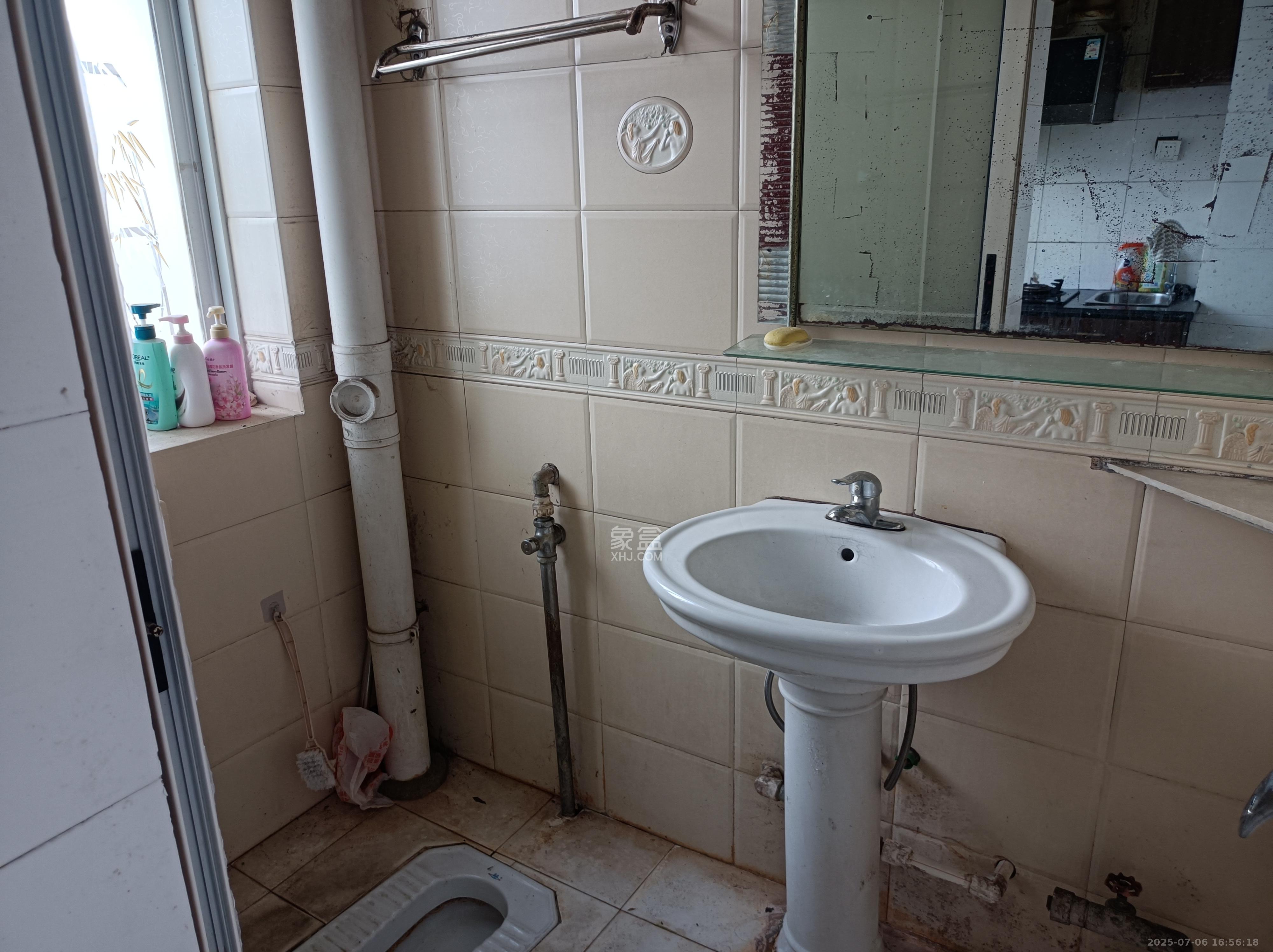 莲湖汽车饰品城(莲湖公寓)  1室1厅1卫    1300.0元/月 莲湖汽车饰品城(莲湖公寓)  1室1厅1卫    1300.0元/月室内图