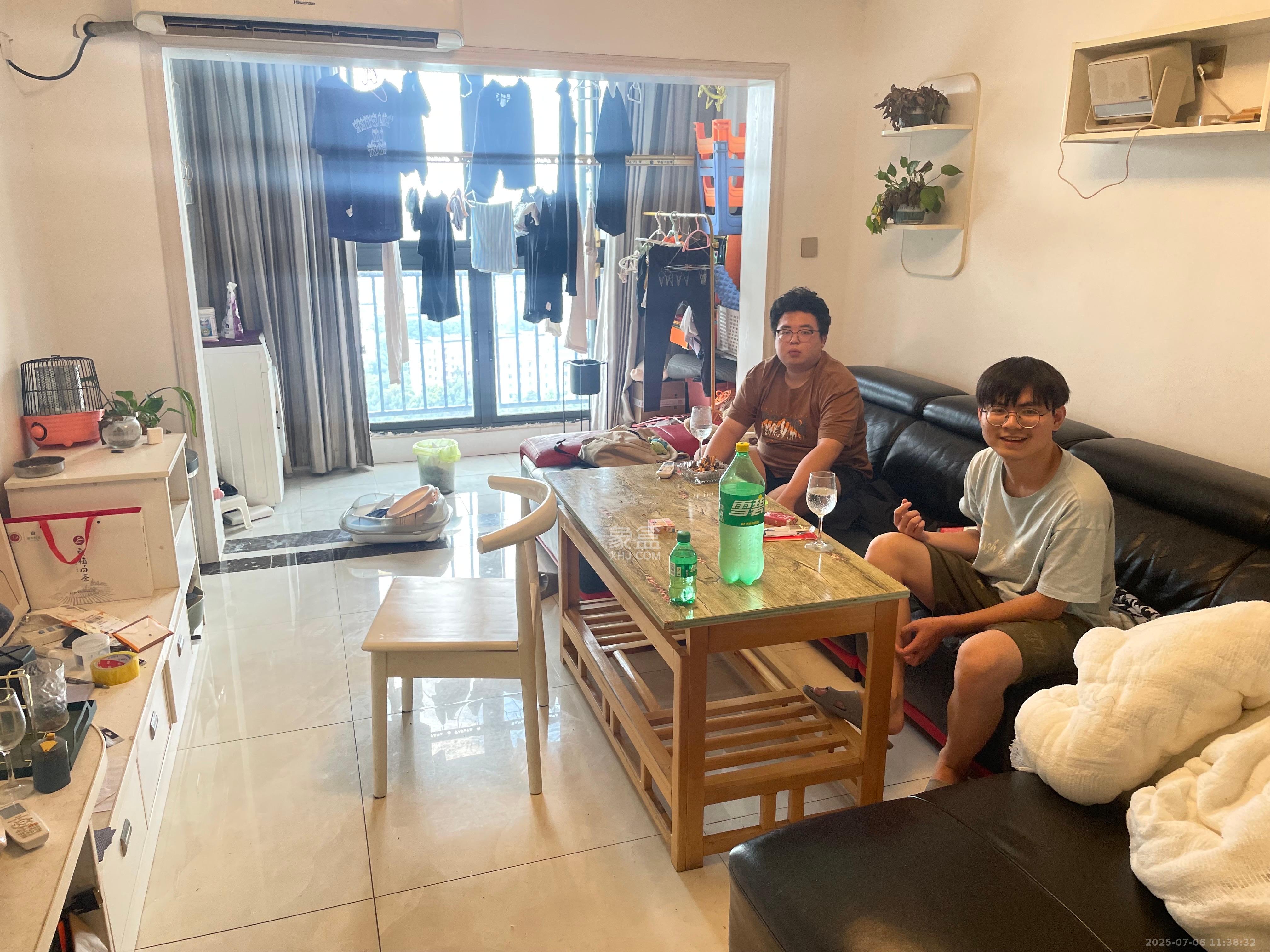 荣盛花语书苑  3室2厅2卫    2900.0元/月室内图