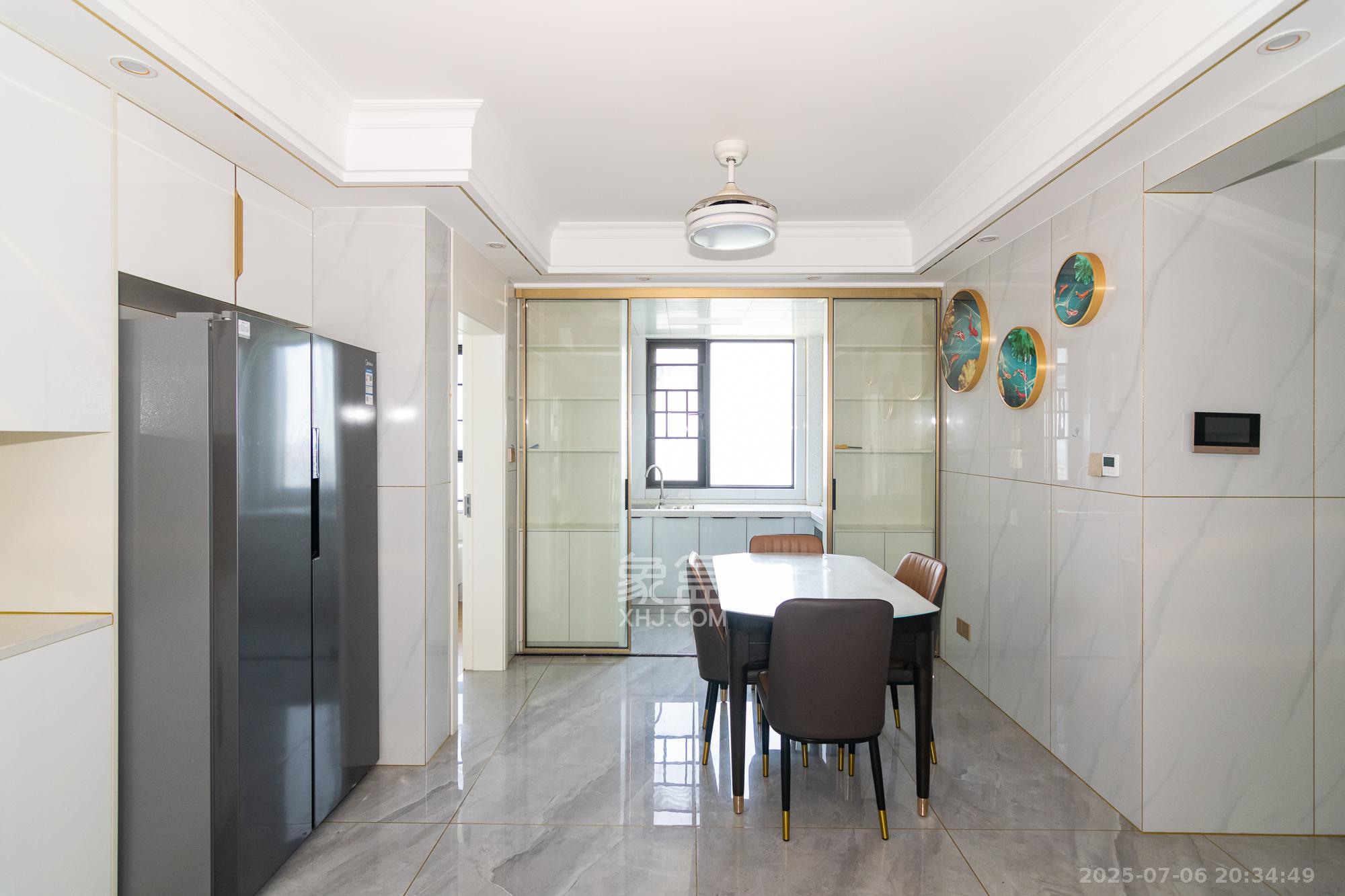 美的翰城  4室2厅1卫    80.0万 美的翰城  4室2厅1卫    80.0万客厅