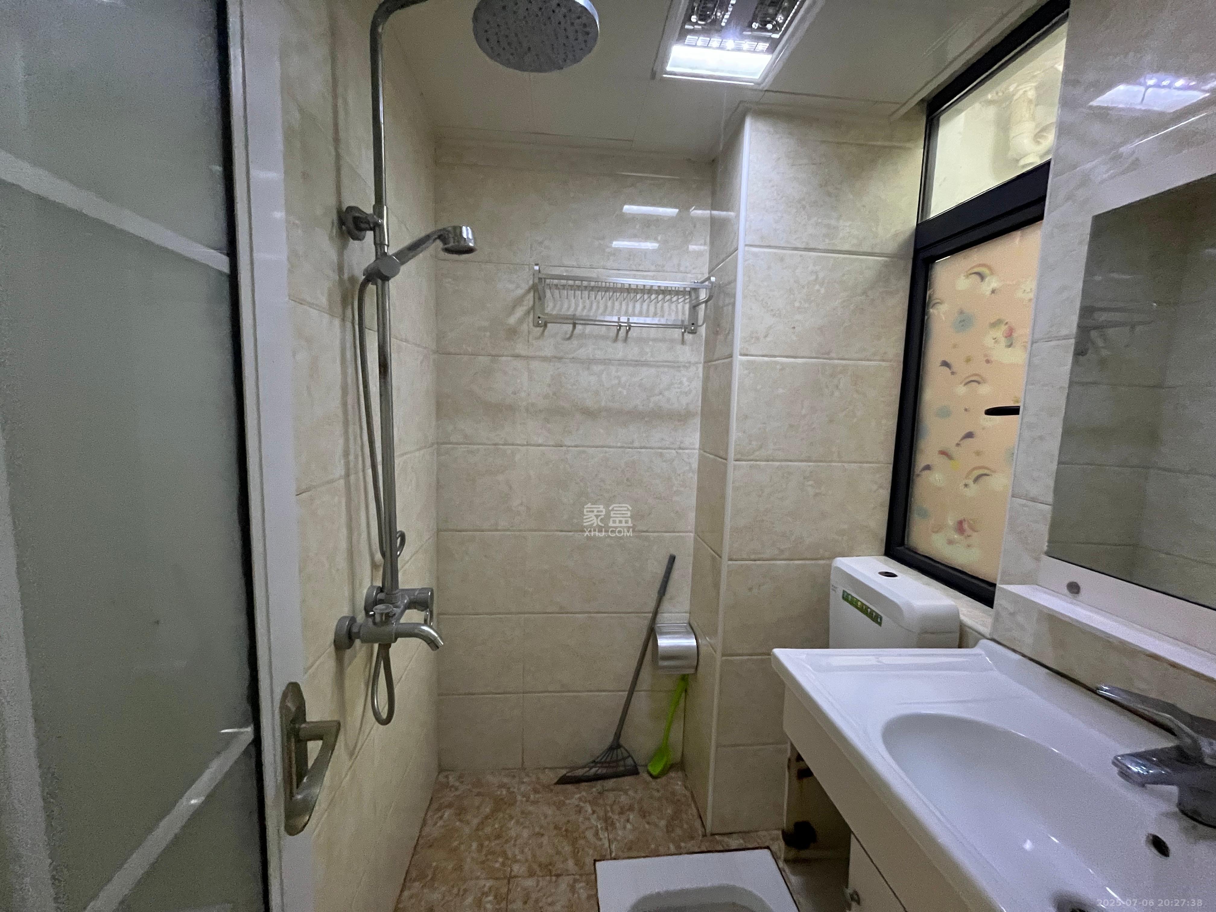 中建芙蓉工社  2室1厅1卫   1700.00元/月室内图