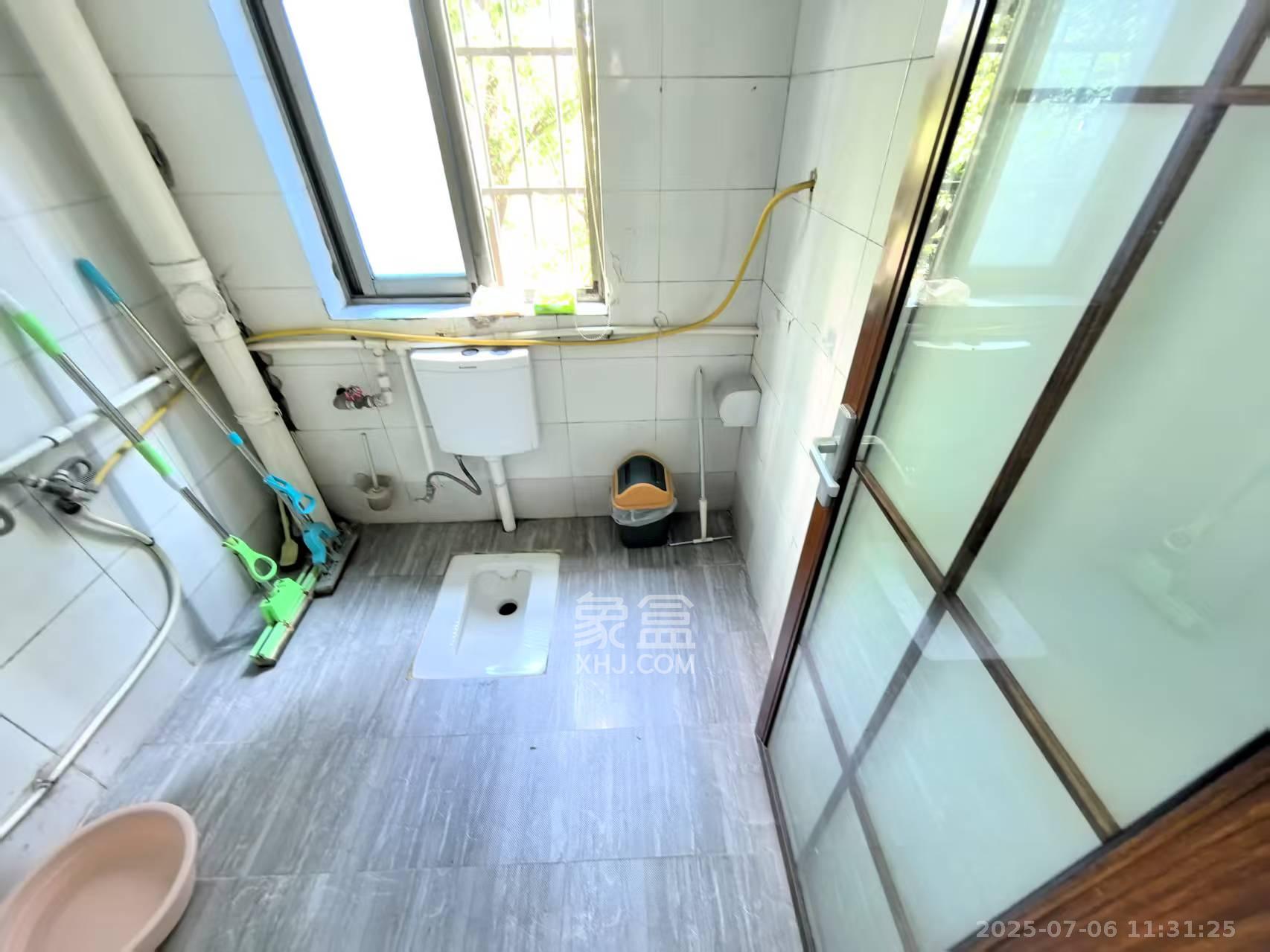 东南明苑 3室2厅2卫 2600.0元/月 东南明苑 3室2厅2卫 2600.0元/月室内图