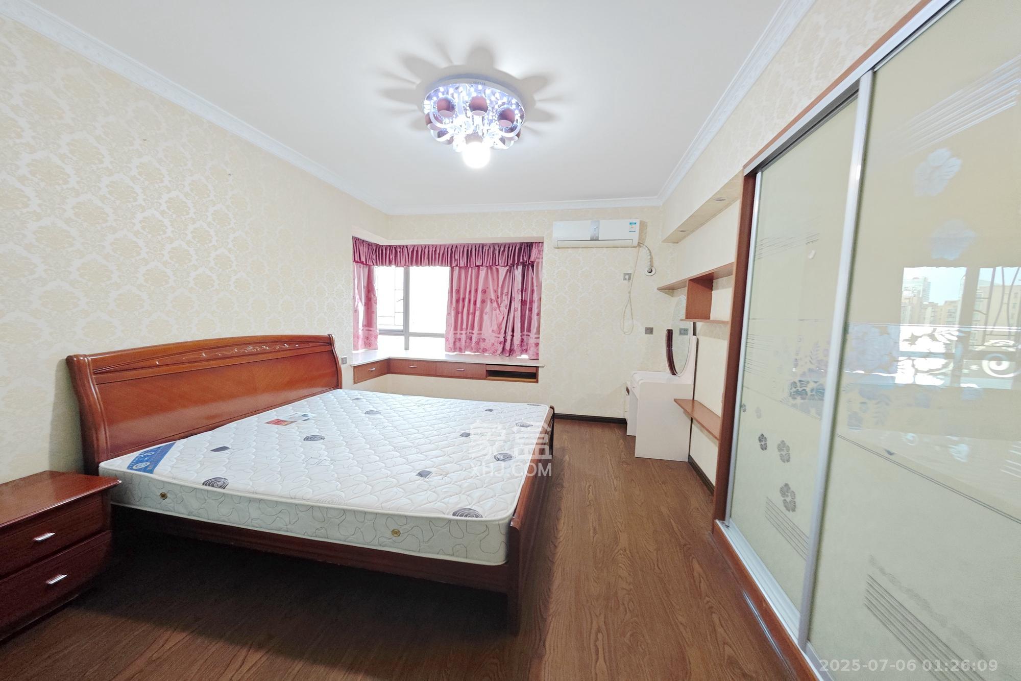 新城新世界一二三期 4室2厅2卫 158.0万 新城新世界一二三期 4室2厅2卫 158.0万卧室