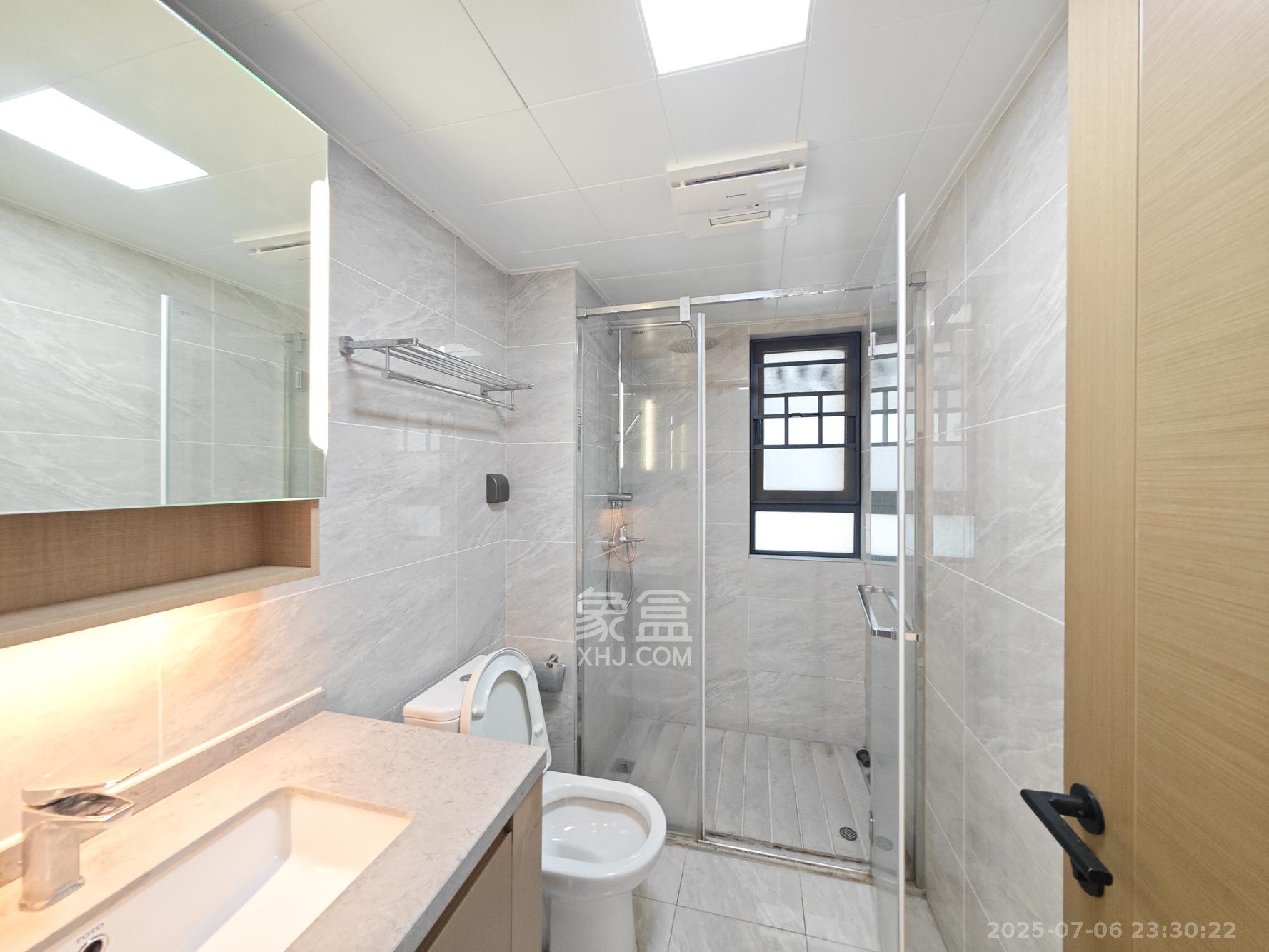 万科魅力之城  3室2厅2卫    115.0万卫生间