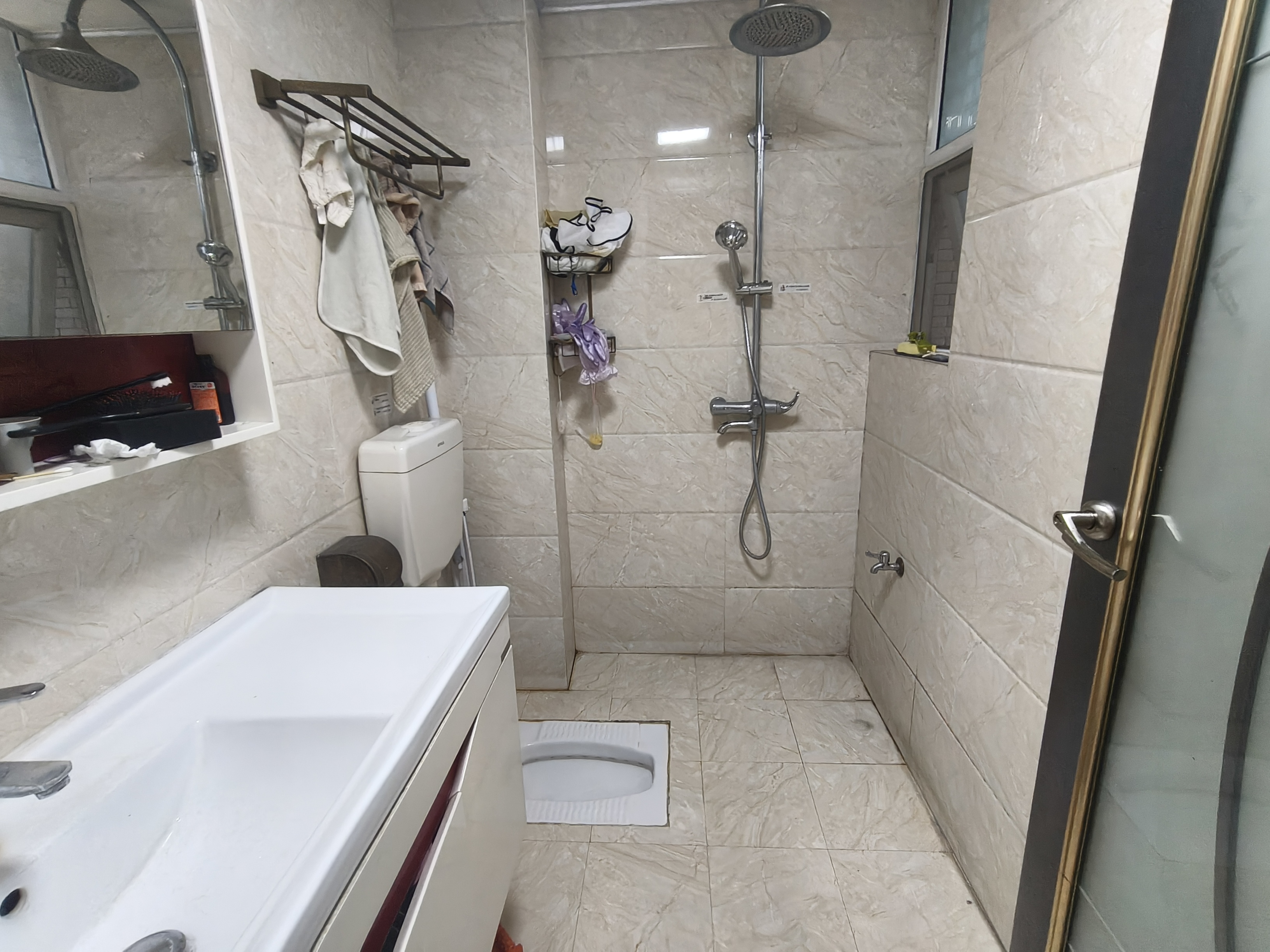 高盛澧园一二期  3室2厅2卫    75.0万 高盛澧园一二期  3室2厅2卫    75.0万卫生间