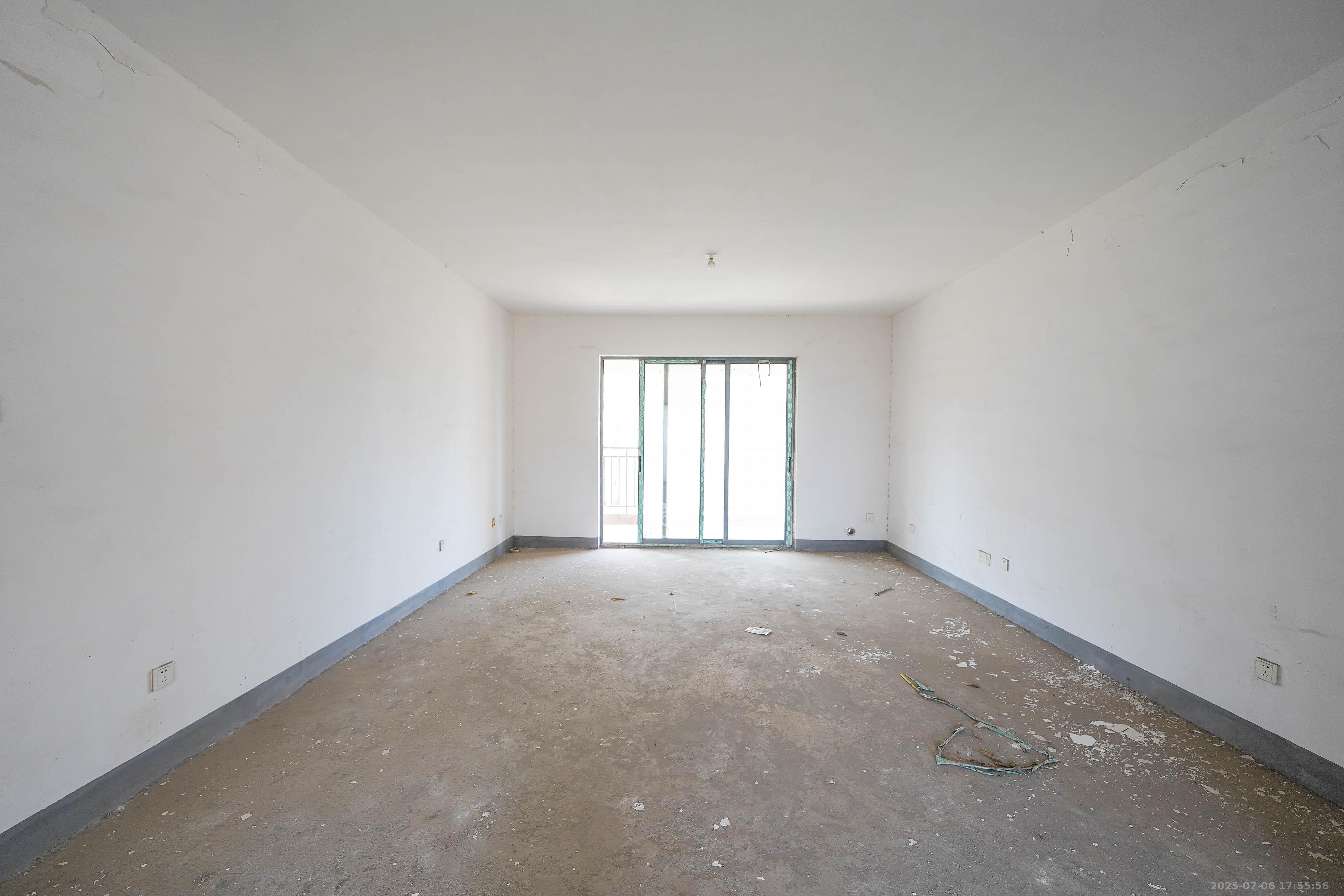 和美星城  4室2厅1卫    105.0万 和美星城  4室2厅1卫    105.0万客厅