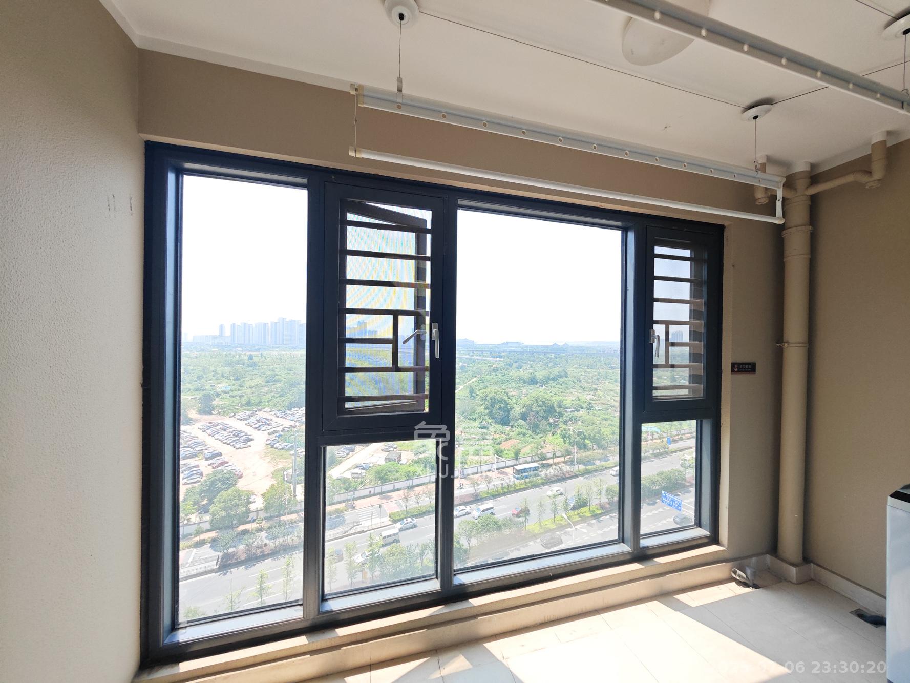 万科魅力之城  3室2厅2卫    115.0万其他