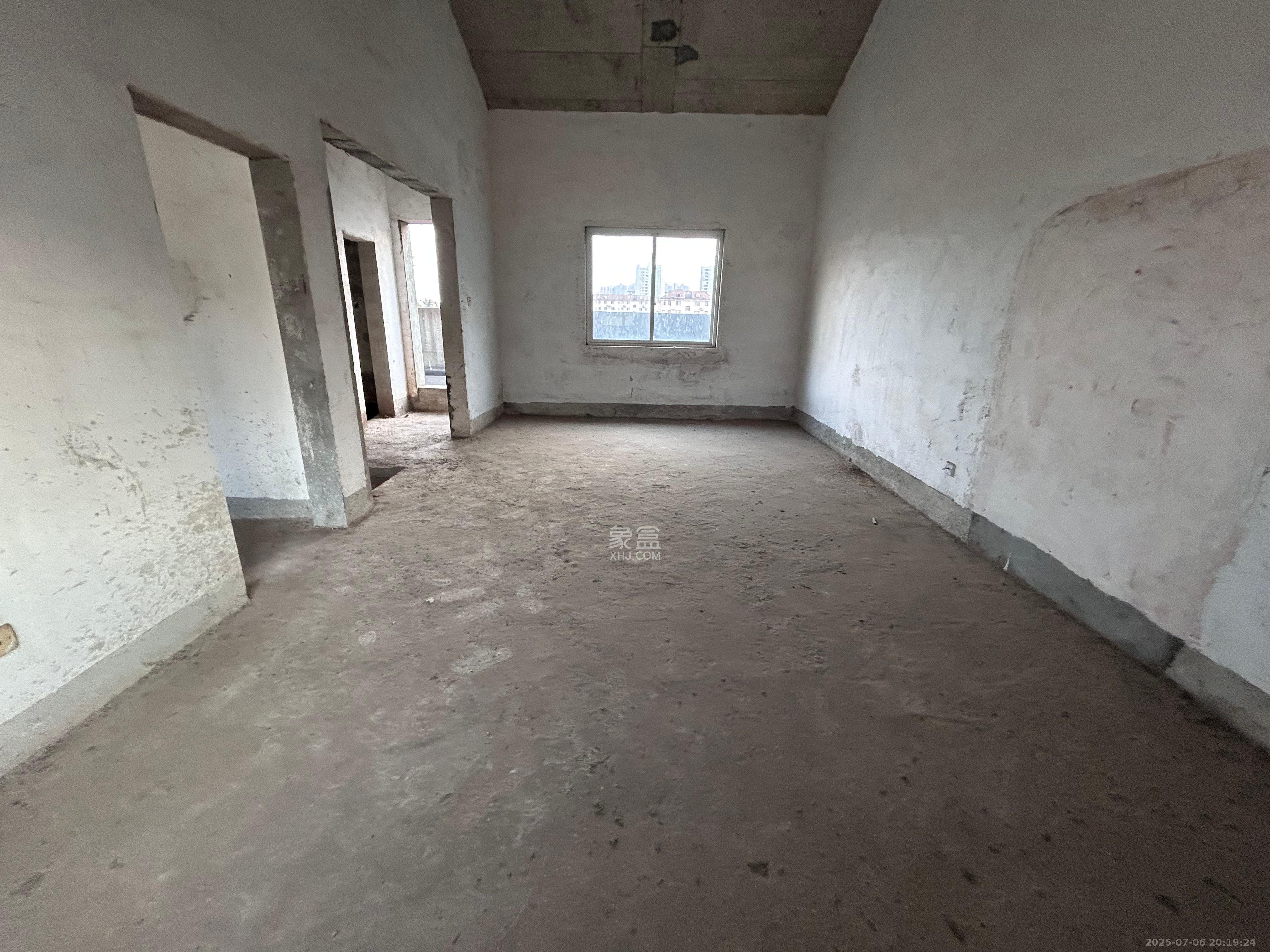 金鹰机电大市场  4室2厅2卫    1500.0元/月 金鹰机电大市场  4室2厅2卫    1500.0元/月