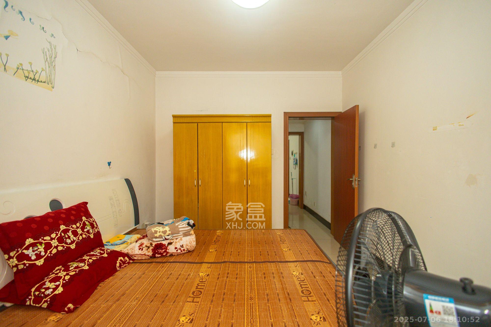 广场之星 1室1厅1卫 1300.0元/月 广场之星 1室1厅1卫 1300.0元/月室内图