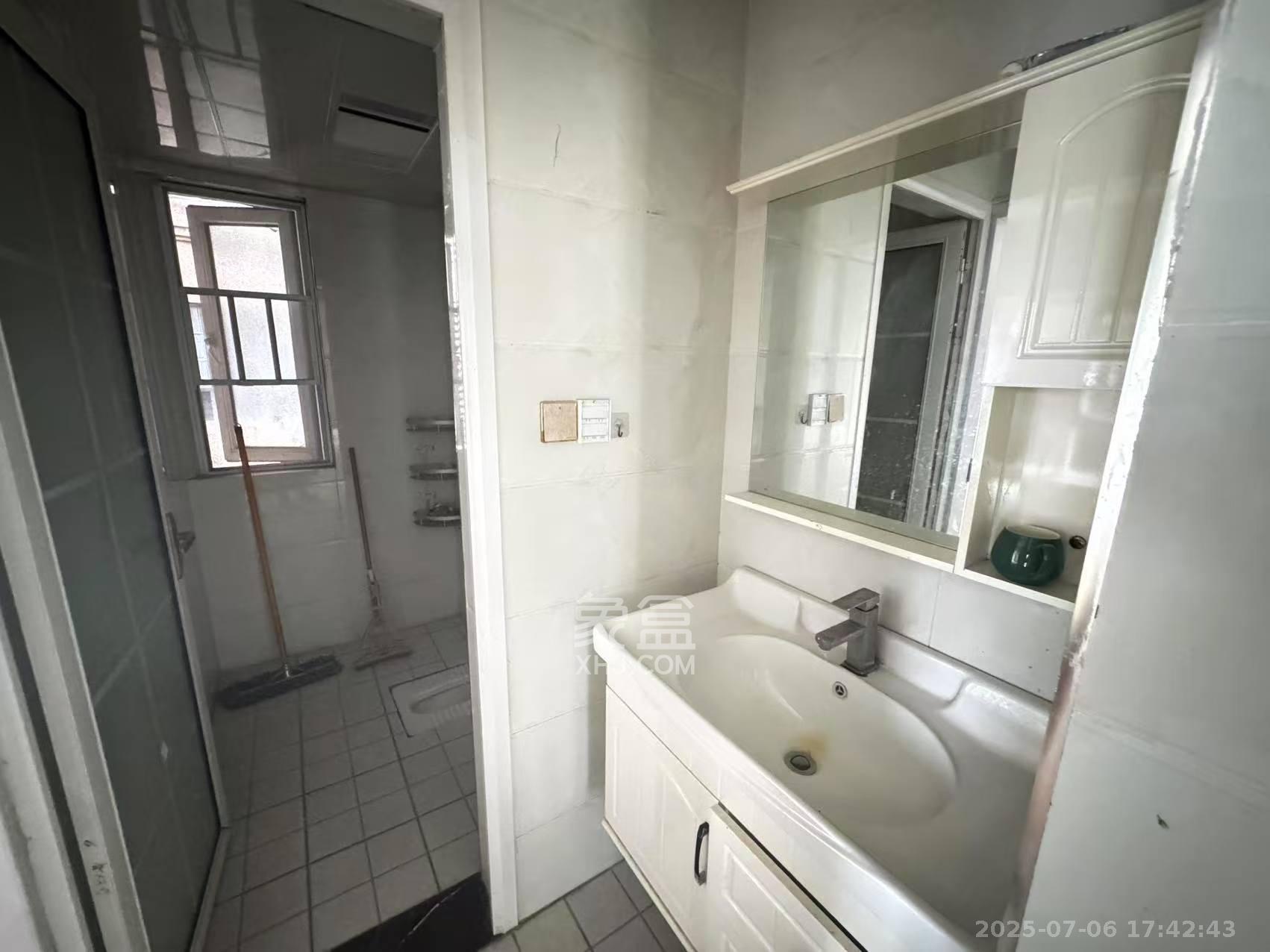 荣盛花语城  3室2厅1卫    1800.0元/月室内图