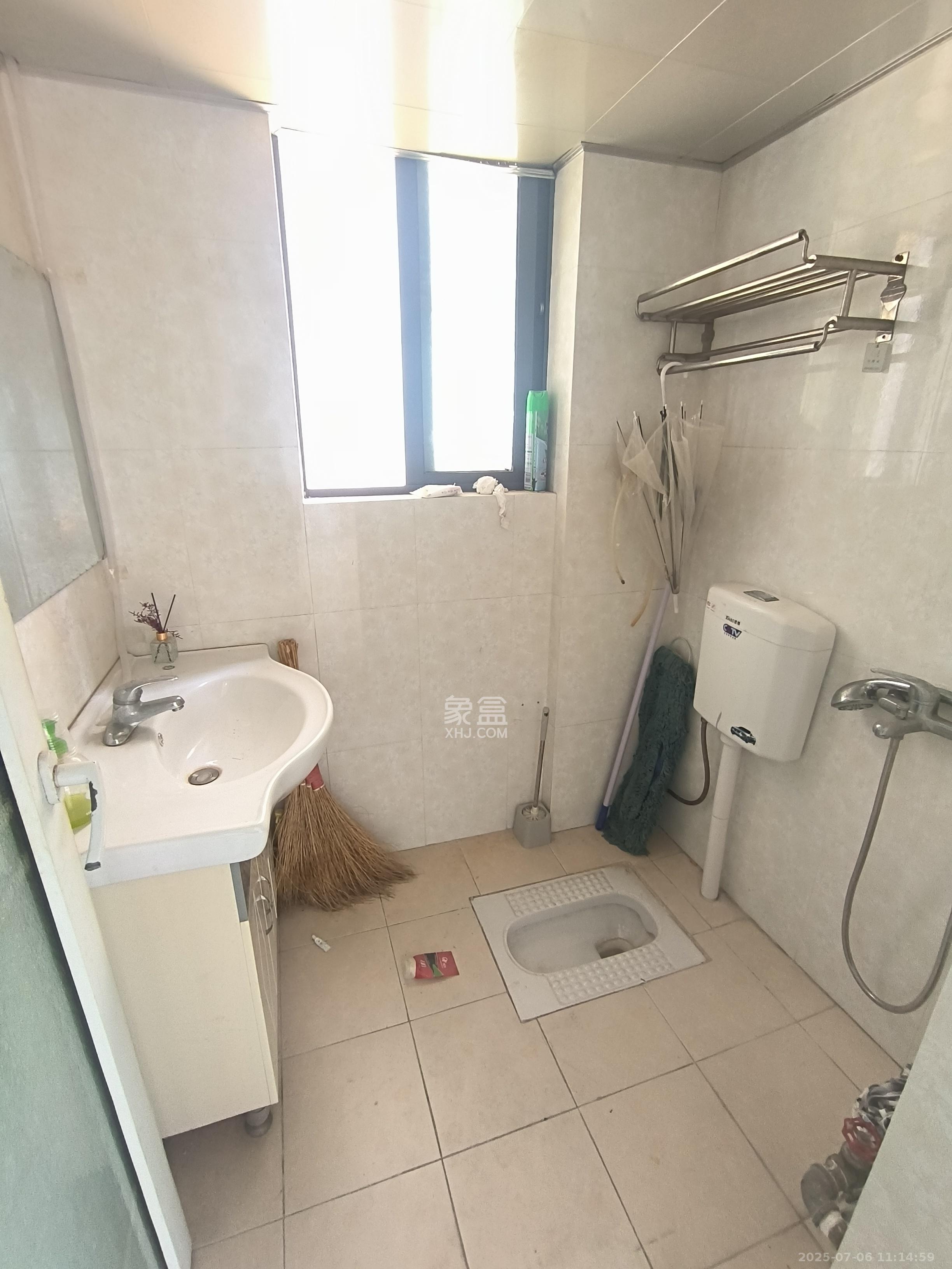 三万英尺 2室1厅1卫 2200.0元/月 三万英尺 2室1厅1卫 2200.0元/月室内图