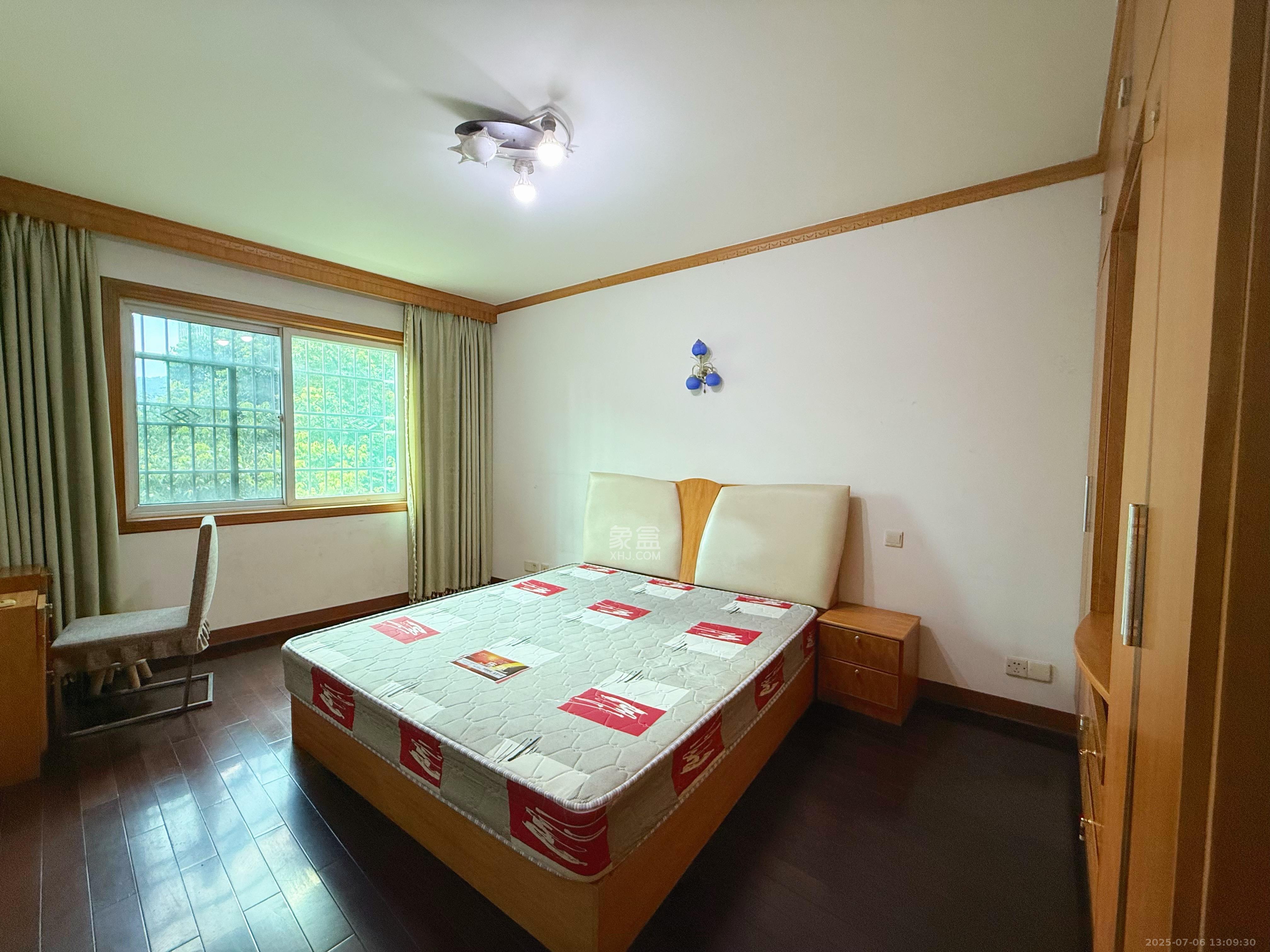 恩瑞麓山名园（龙王港小区）  3室2厅1卫    2400.0元/月室内图